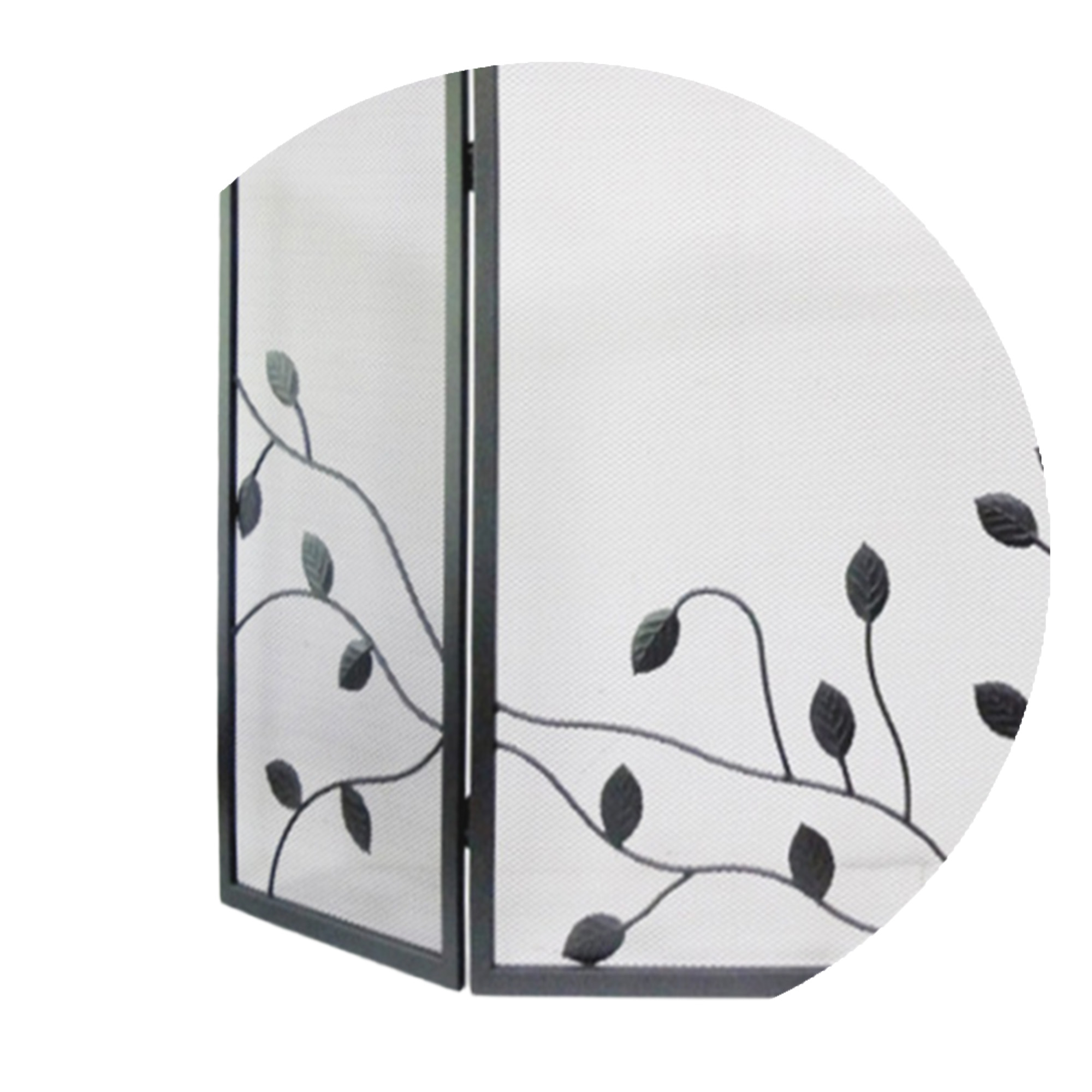 Una pantalla decorativa para chimenea con diseño de hojas, metal negro.
