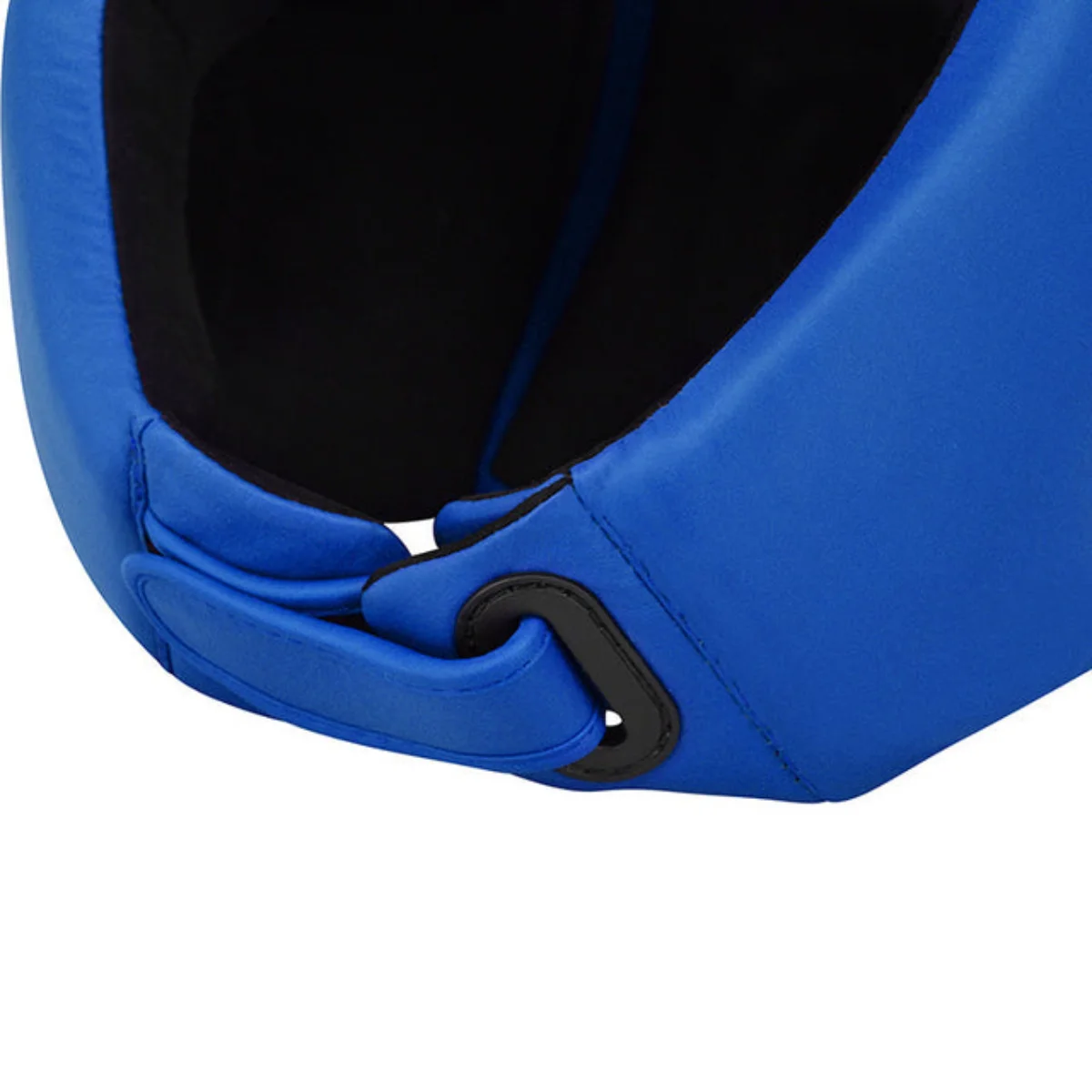 Un gros plan d'un casque bleu. Le rembourrage noir est visible à l'intérieur.