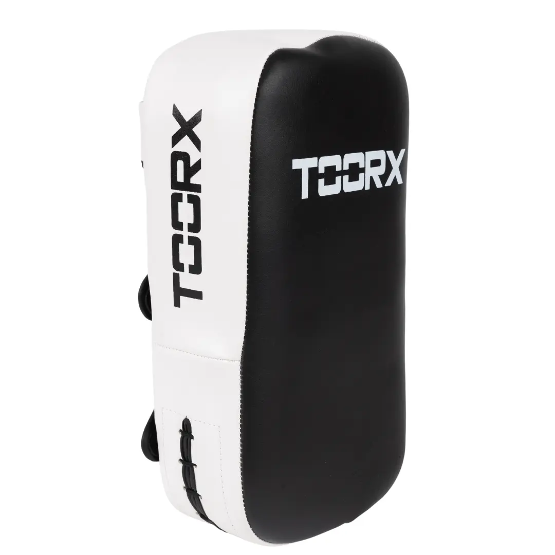 Wit en zwart bokspad met het logo 'TOORX' op het oppervlak, op een witte achtergrond.