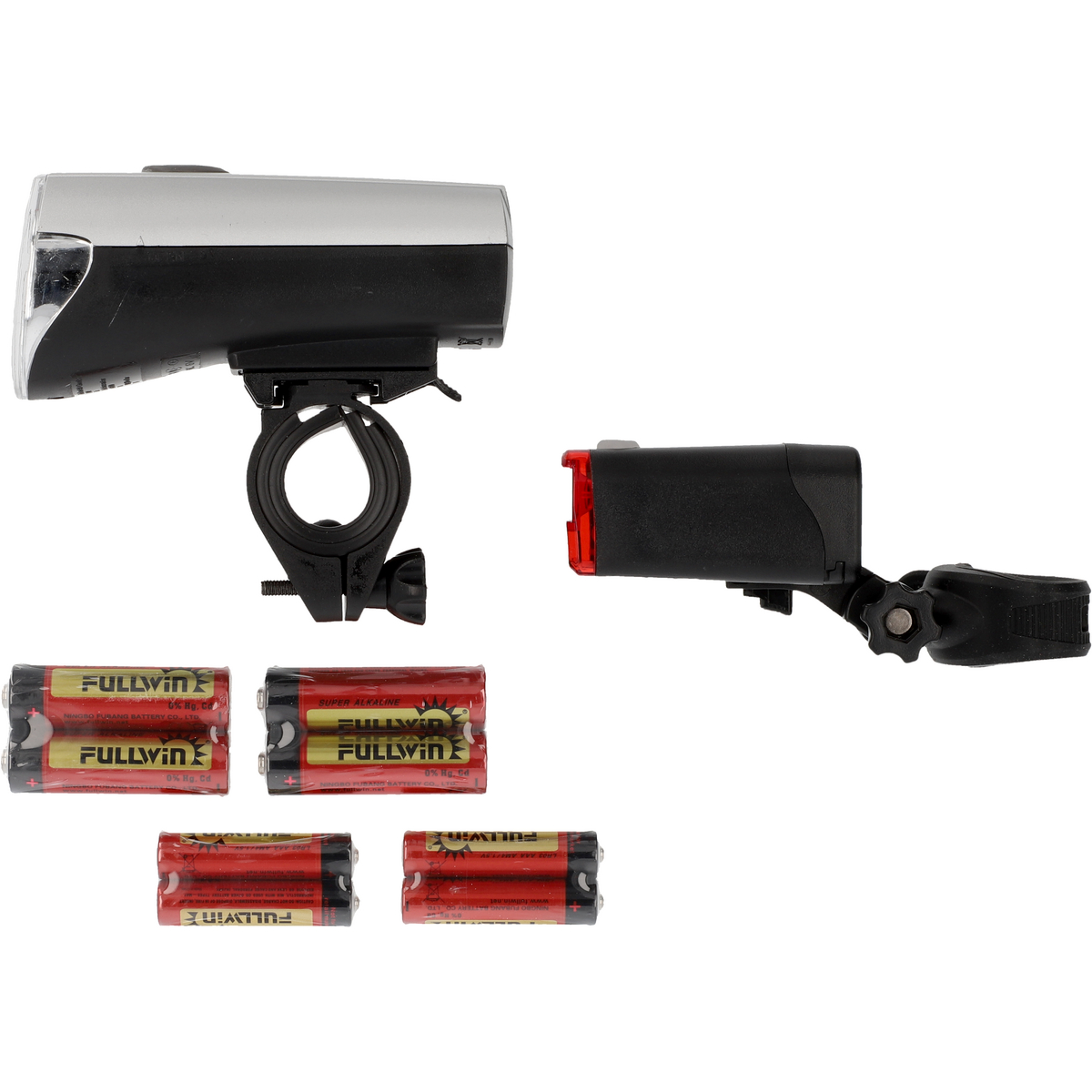 Światła rowerowe: Przednie i tylne ze zasilaniem bateryjnym. Czarny i srebrny. Białe tło.