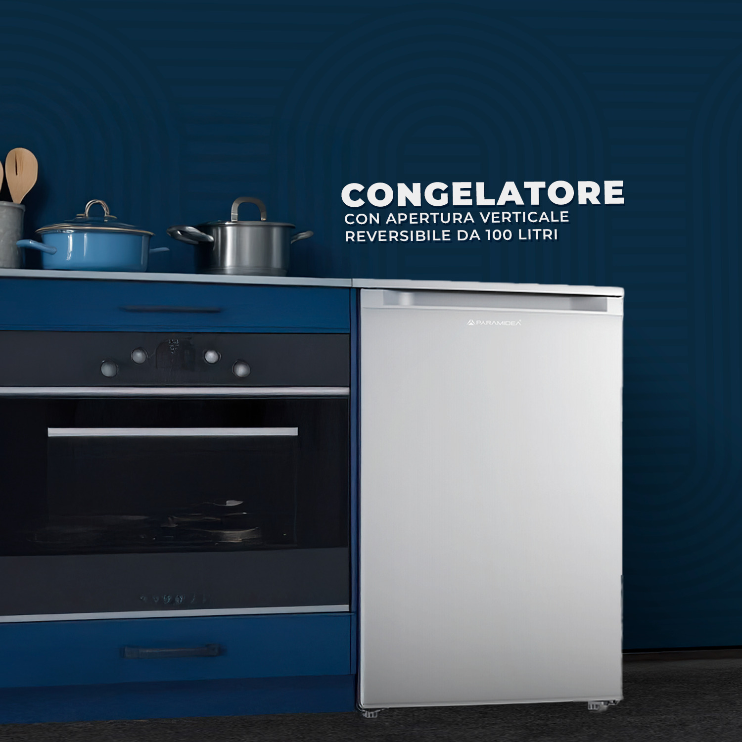 Un frigorifero Paramidex su un piano cucina blu con un forno nero.