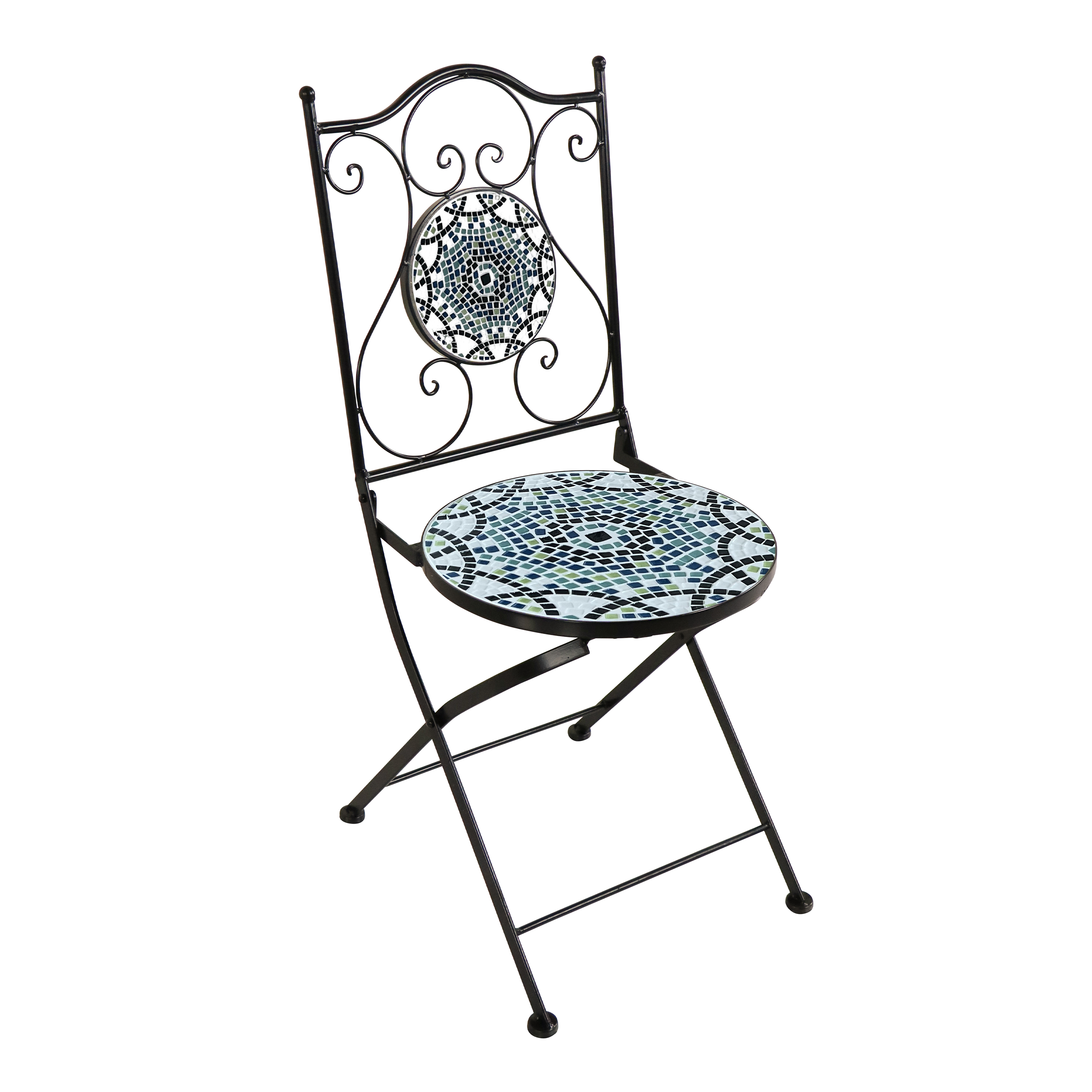 Metall-Klappstuhl mit Mosaikfliesen-Sitz und Rückenlehne. Schwarzer Rahmen, weißer Hintergrund.