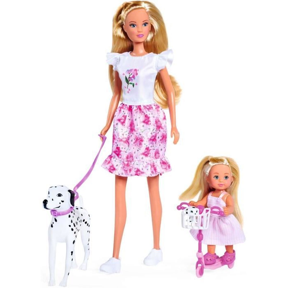 Eine Puppe, eine Kinderpuppe auf einem Roller und ein Hund mit Leine auf weißem Hintergrund.