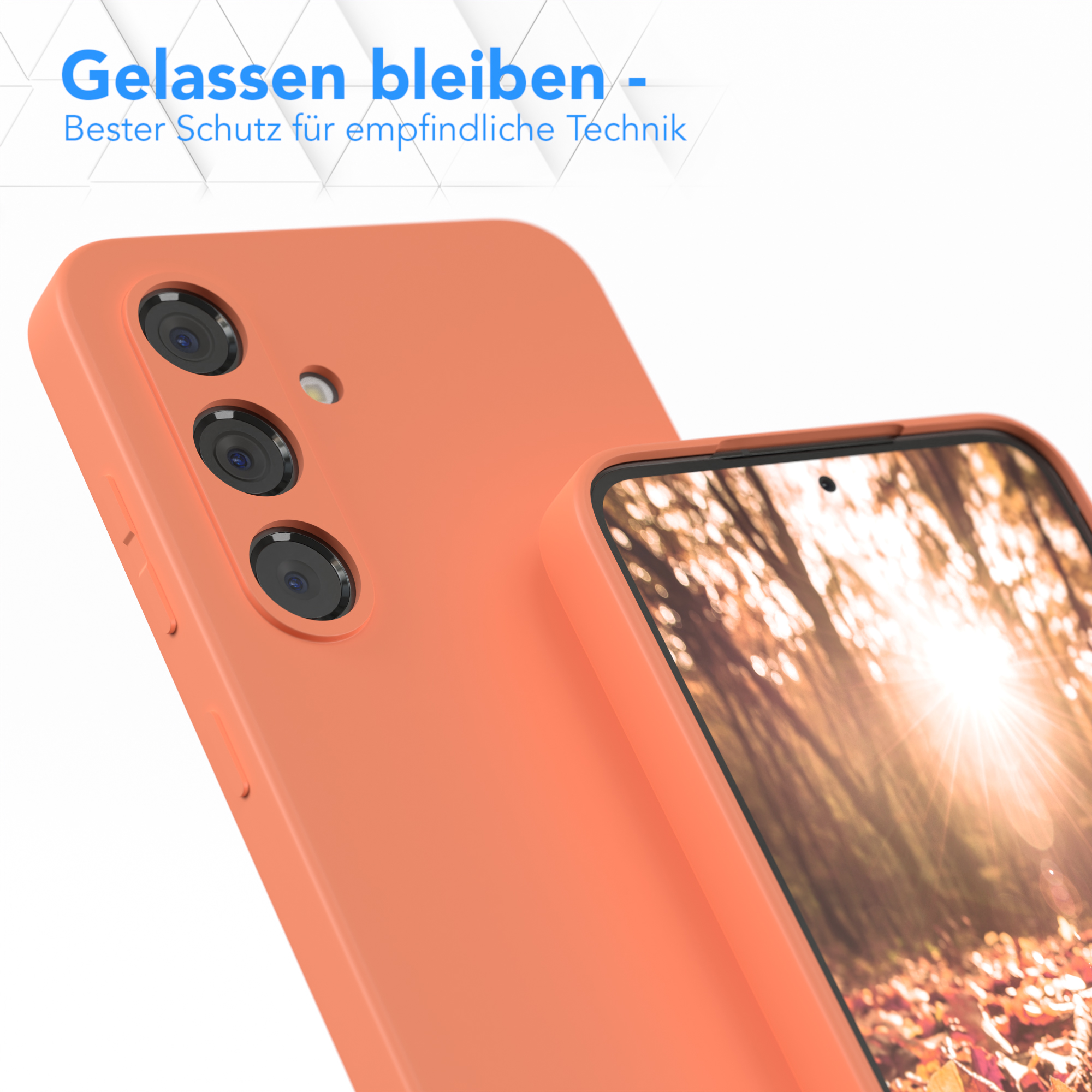 Eine Handyhülle mit drei Kameralinsen. Orangefarbene Hülle und weißer Hintergrund.