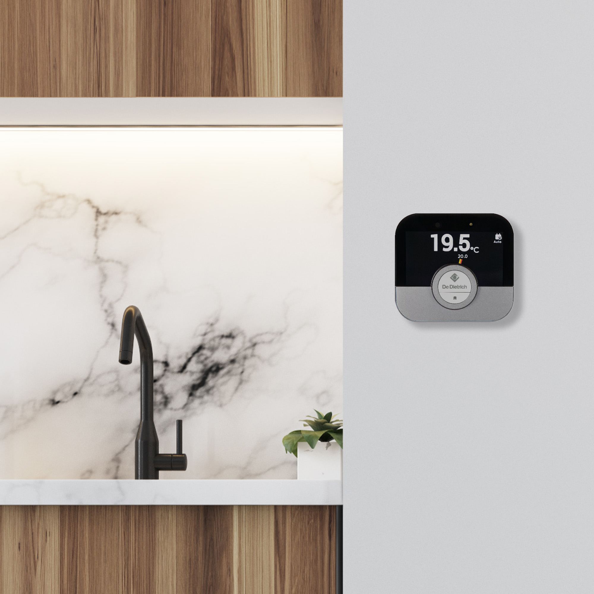 Ein digitales Thermostat mit 19,5 Grad Celsius. Schwarzer Bildschirm, silberner Rahmen.