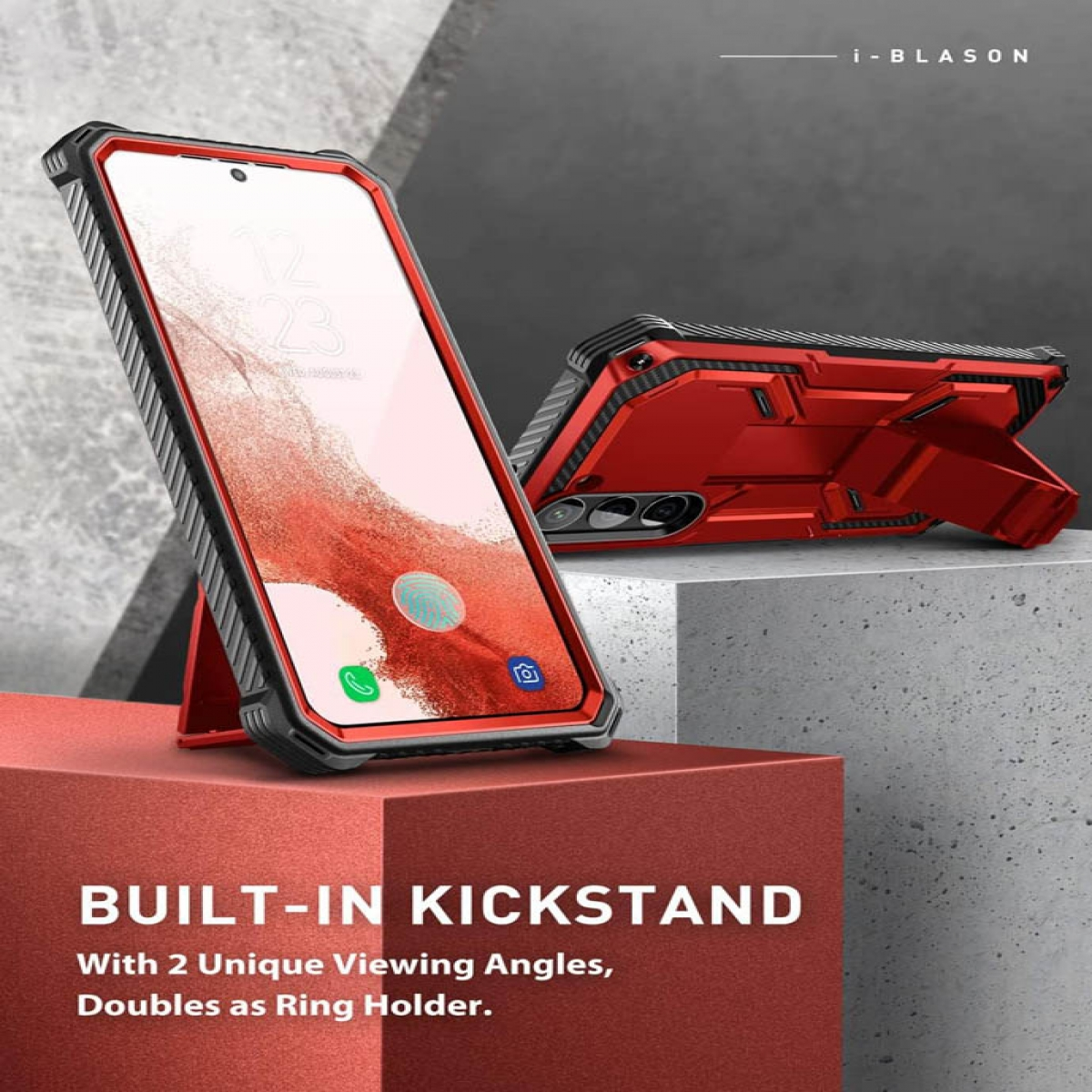 Una custodia per telefono rossa con un telefono all'interno, in piedi su una superficie rossa con un supporto.