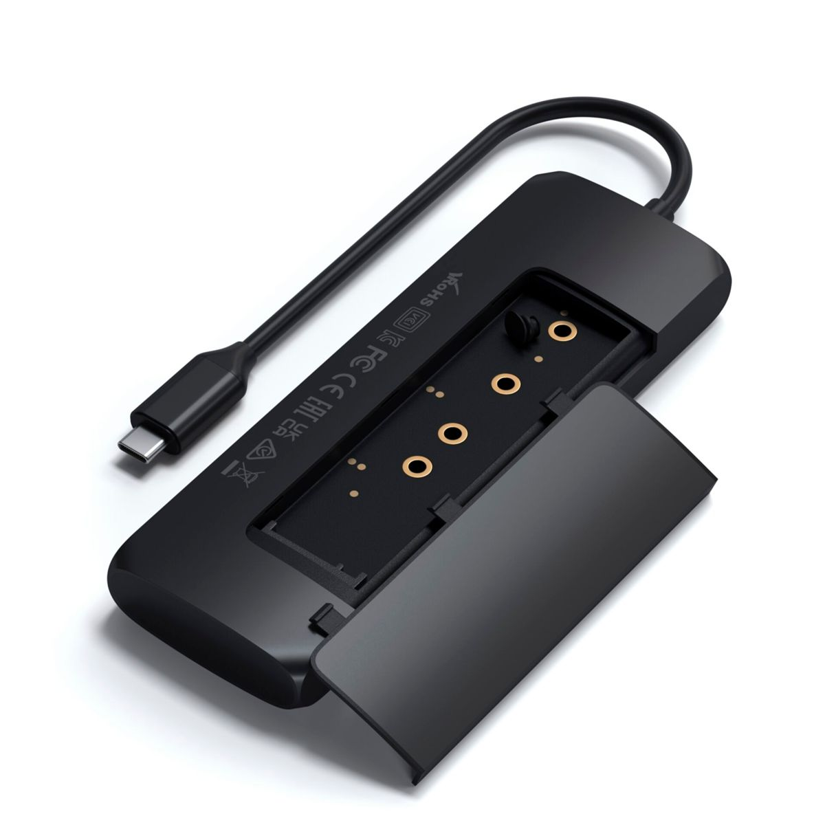 Schwarzer Multiport-Adapter mit USB-C-Kabel, mit offenem Anschluss, auf weißem Hintergrund.