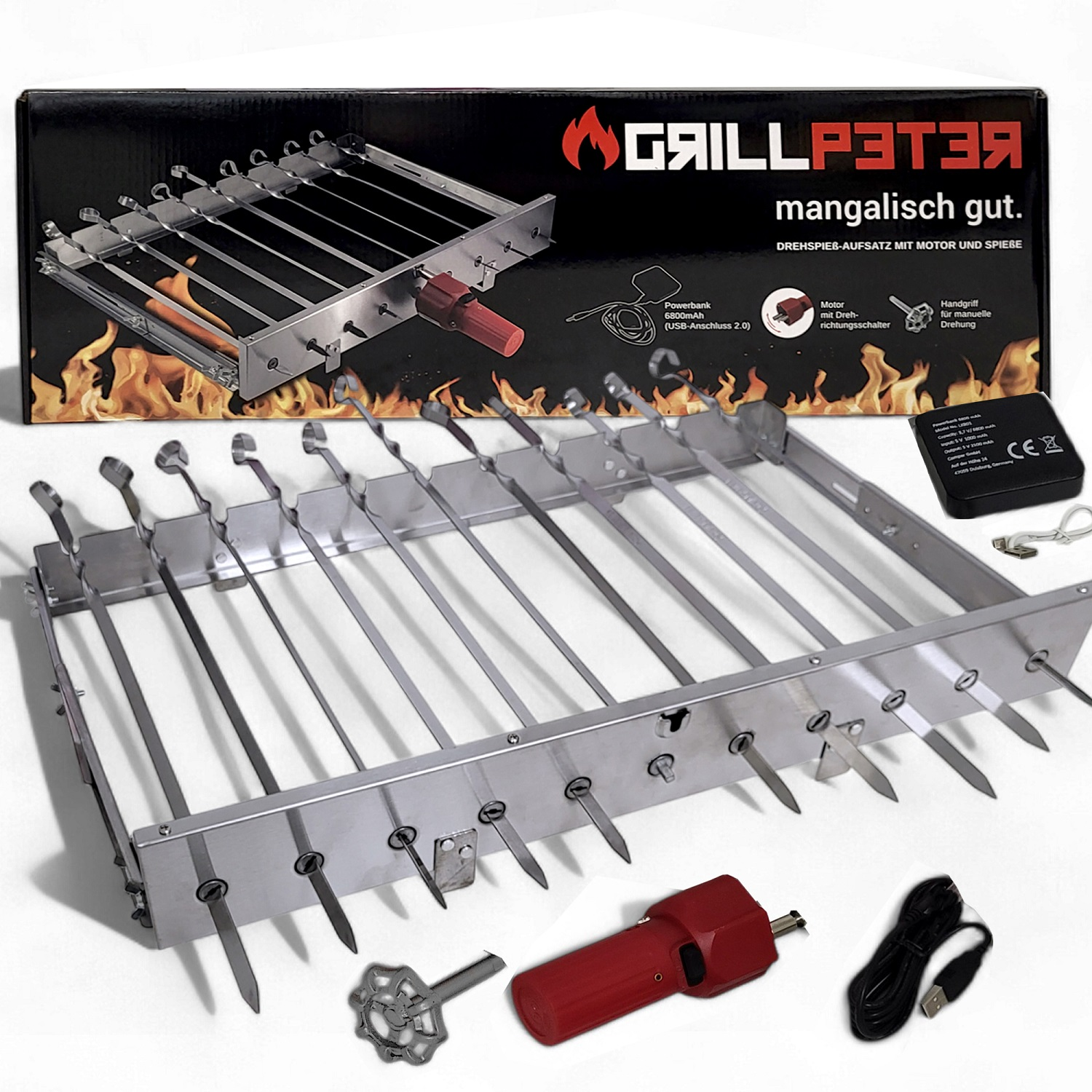 Grill mit Spießen, einem roten Motor und Zubehör. Die Box hat Text. Der Hintergrund zeigt Flammen.