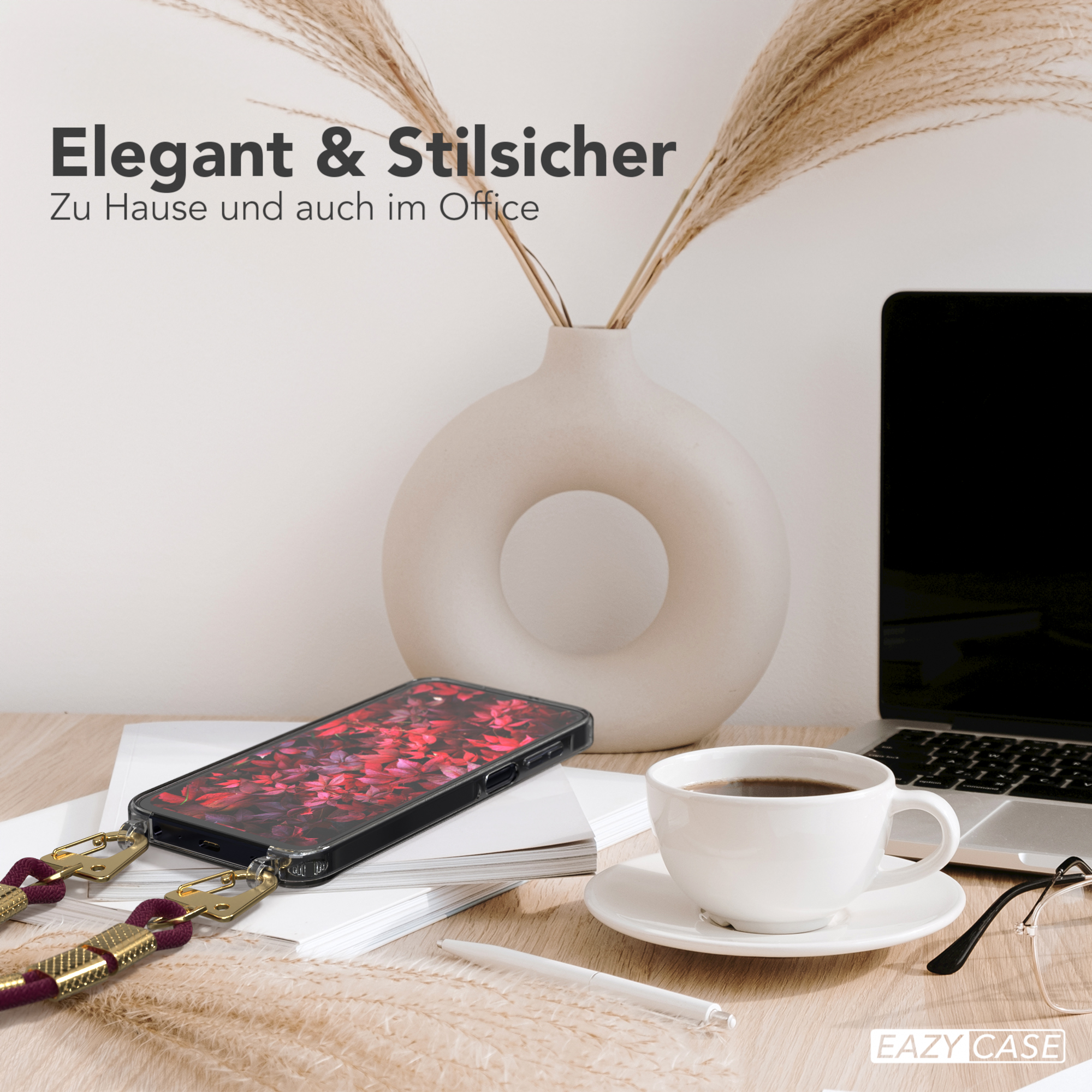 Ein Telefon in einer Hülle, eine Kaffeetasse und eine Vase. Text: 'Elegant & Stilischer'. Büroumgebung.