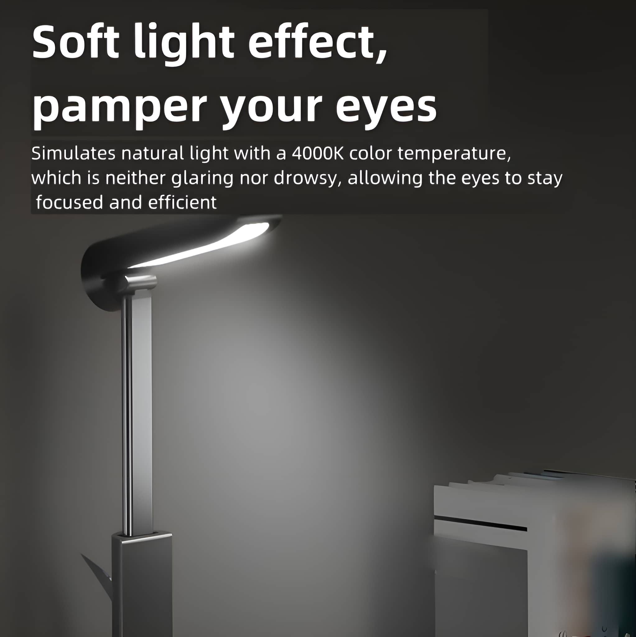 Eine moderne Schreibtischlampe mit hellem Licht. Ein Schreibtisch und ein weißes Objekt im Hintergrund.