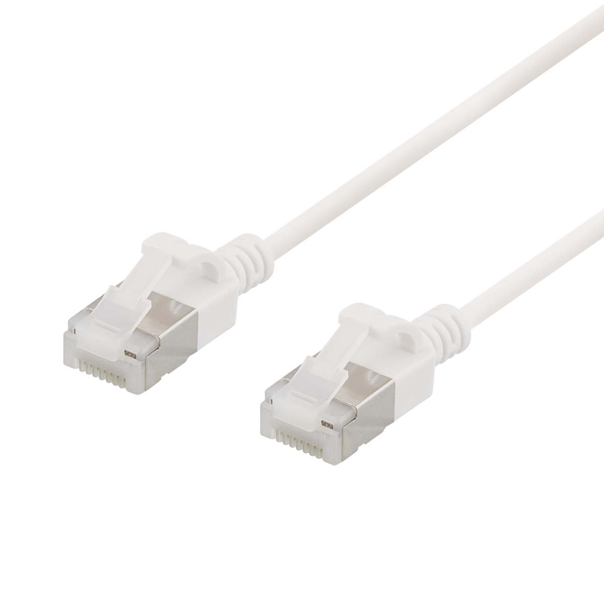 Due cavi Ethernet bianchi con connettori. Sono su uno sfondo nero.