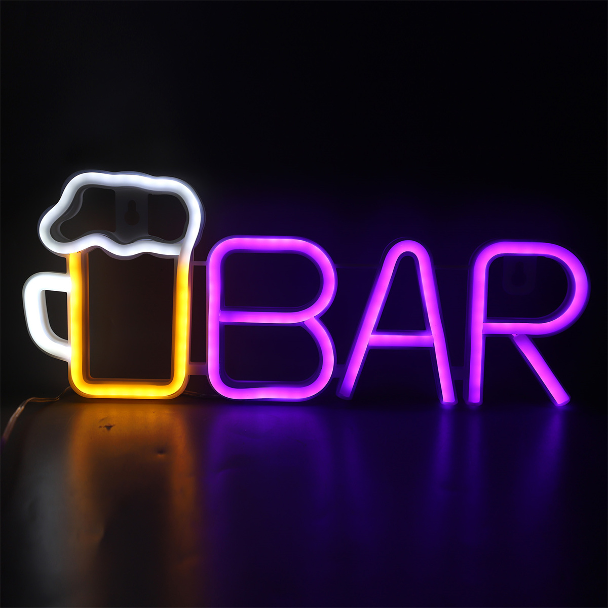 Neon BAR-Schild, Umriss eines Bierkrugs, lila Buchstaben, schwarzer Hintergrund.