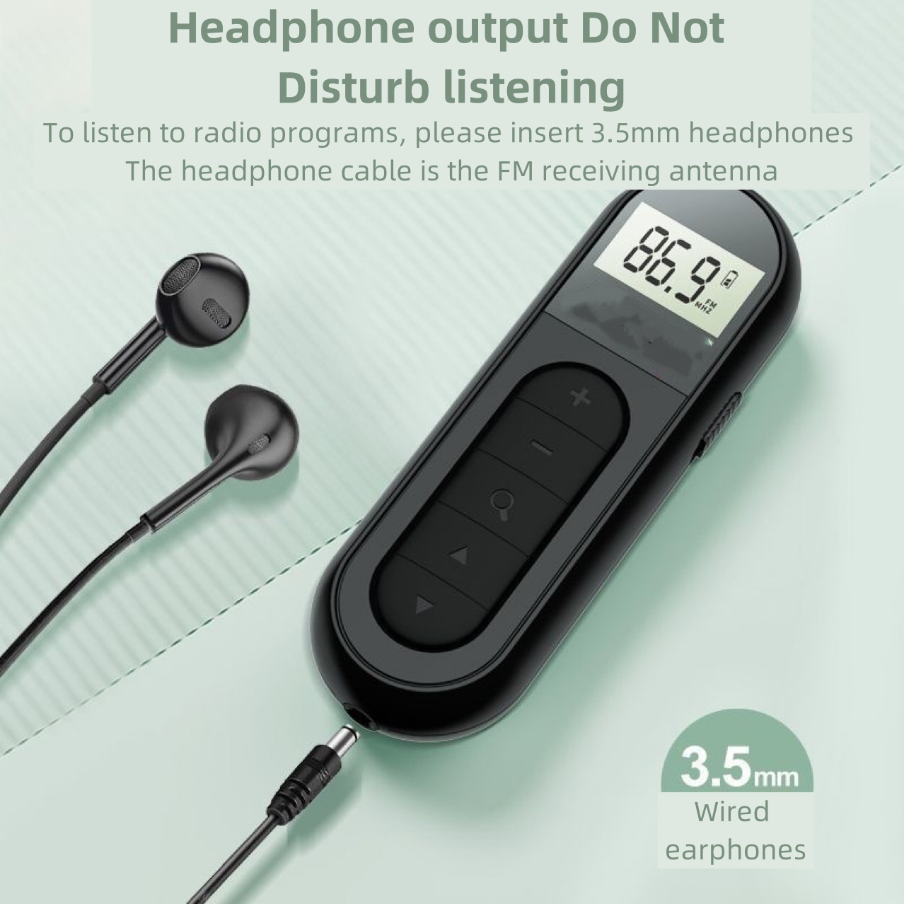 Schwarzes Radio mit Kopfhörern und 3,5-mm-Klinke. Anzeige zeigt 86,9 MHz.