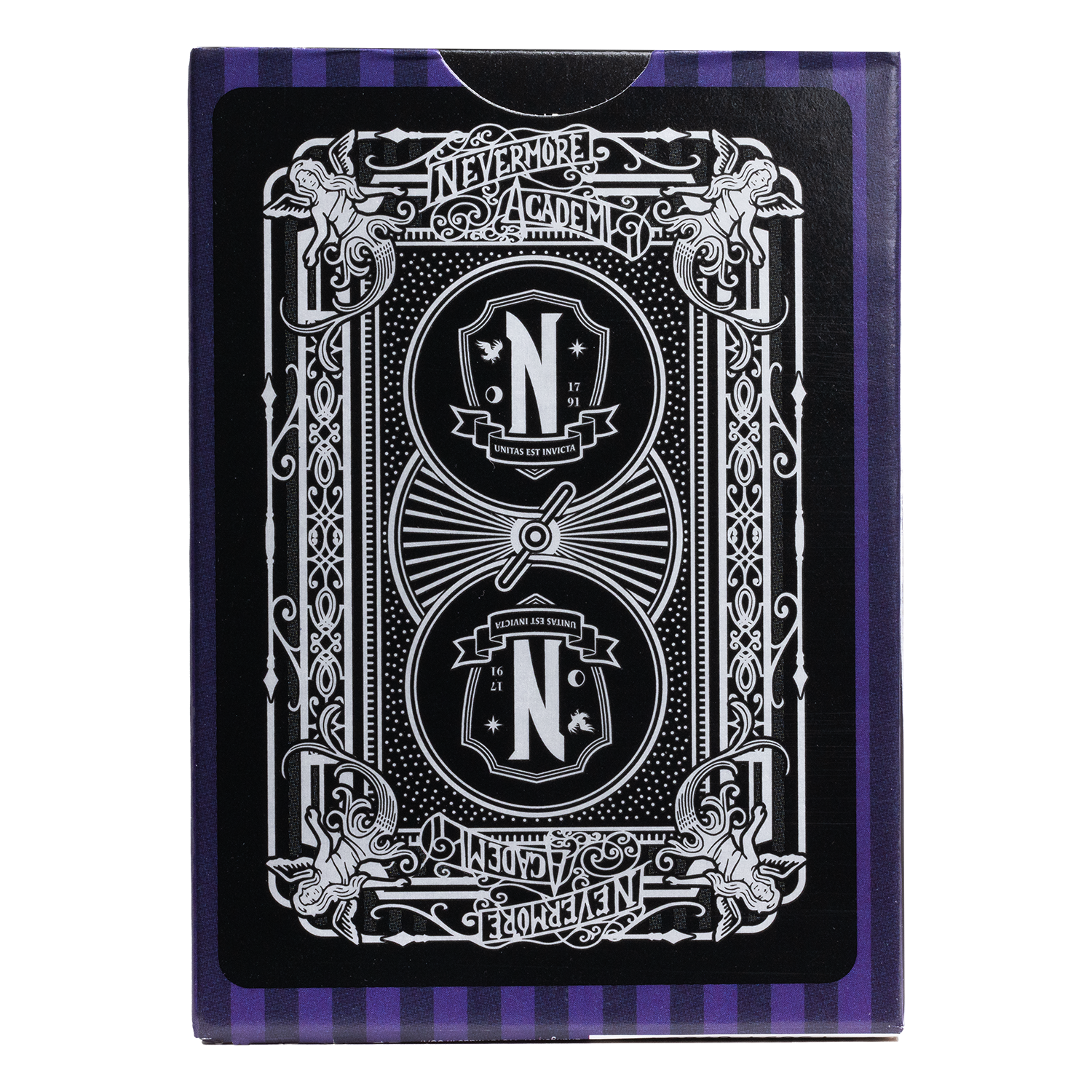 Schwarze Kartenrückseite mit weißem, kompliziertem Design und Text 'Nevermore Academy'.