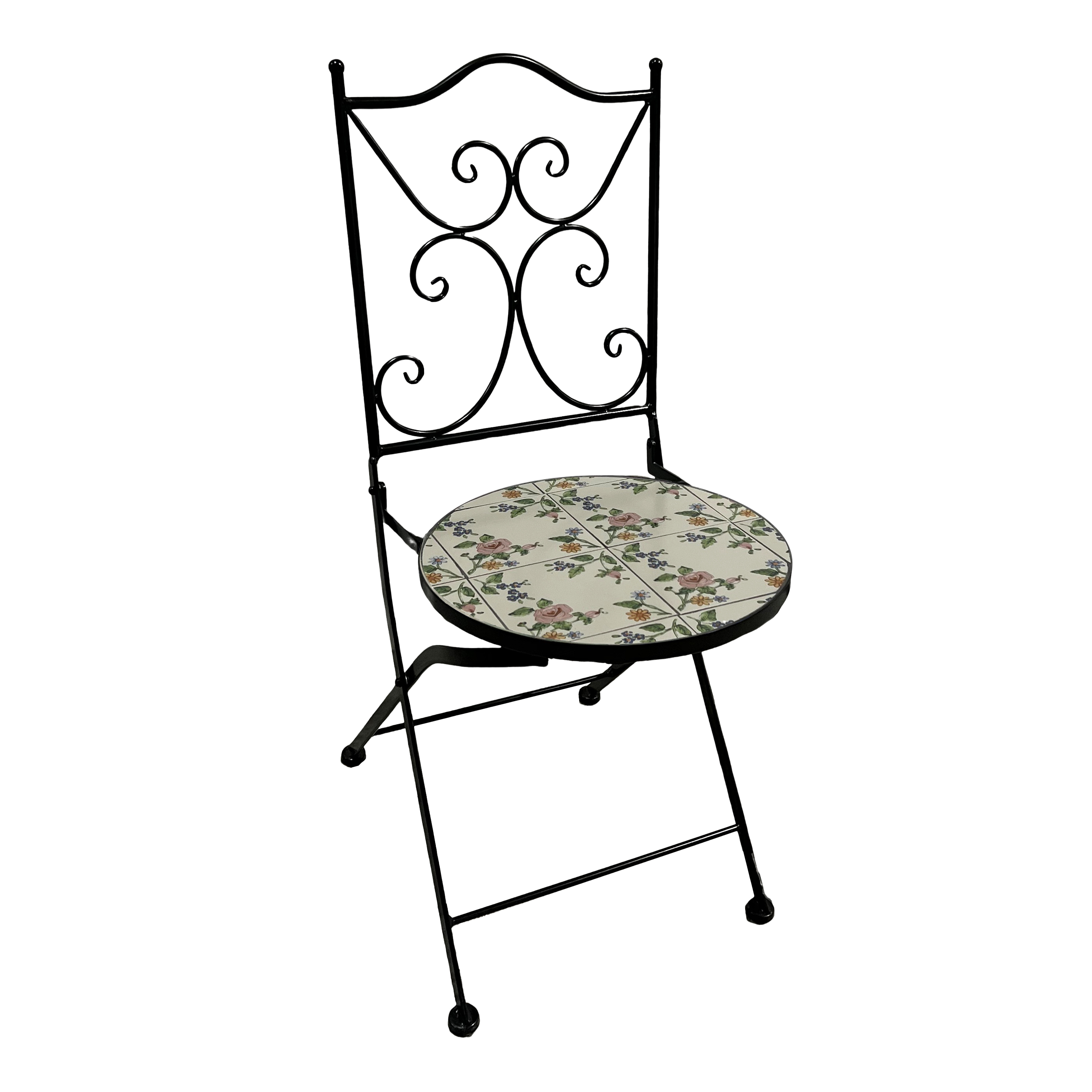 Ein schwarzer Schmiedeeisenstuhl mit einem Sitz mit Blumenmuster. Der Stuhl steht vor weißem Hintergrund.