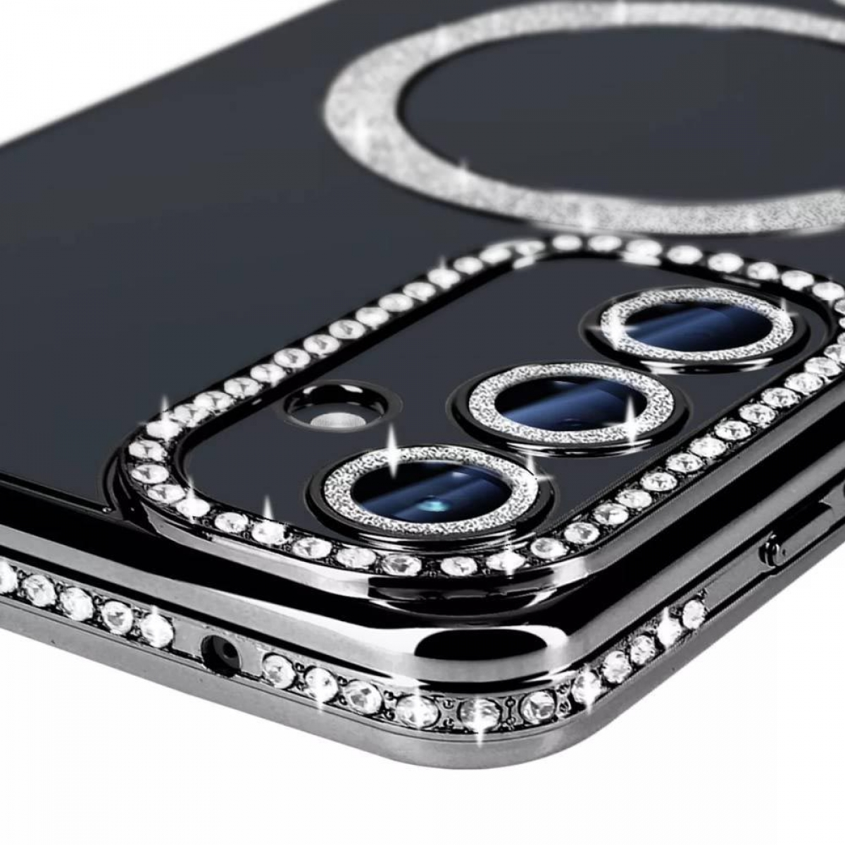 Nahaufnahme einer Handyhülle mit Diamanten um die Kamera und einem kreisförmigen Design auf der Rückseite.