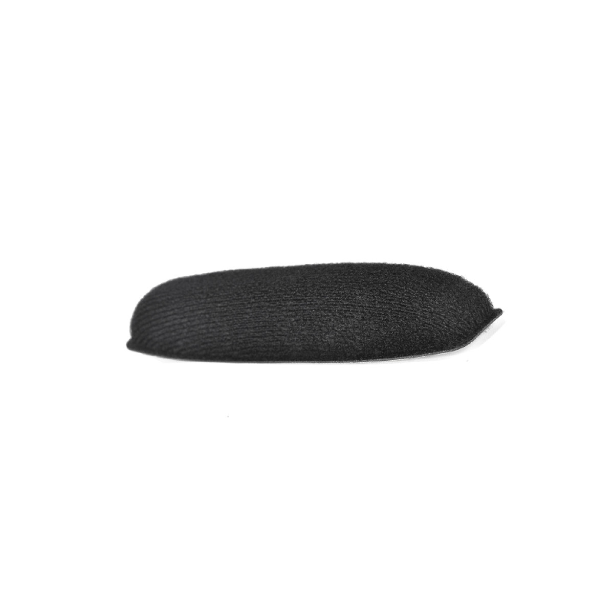 Zwart, klein, ovaalvormig item op een witte achtergrond. Lijkt een schuim- of rubbercomponent te zijn.