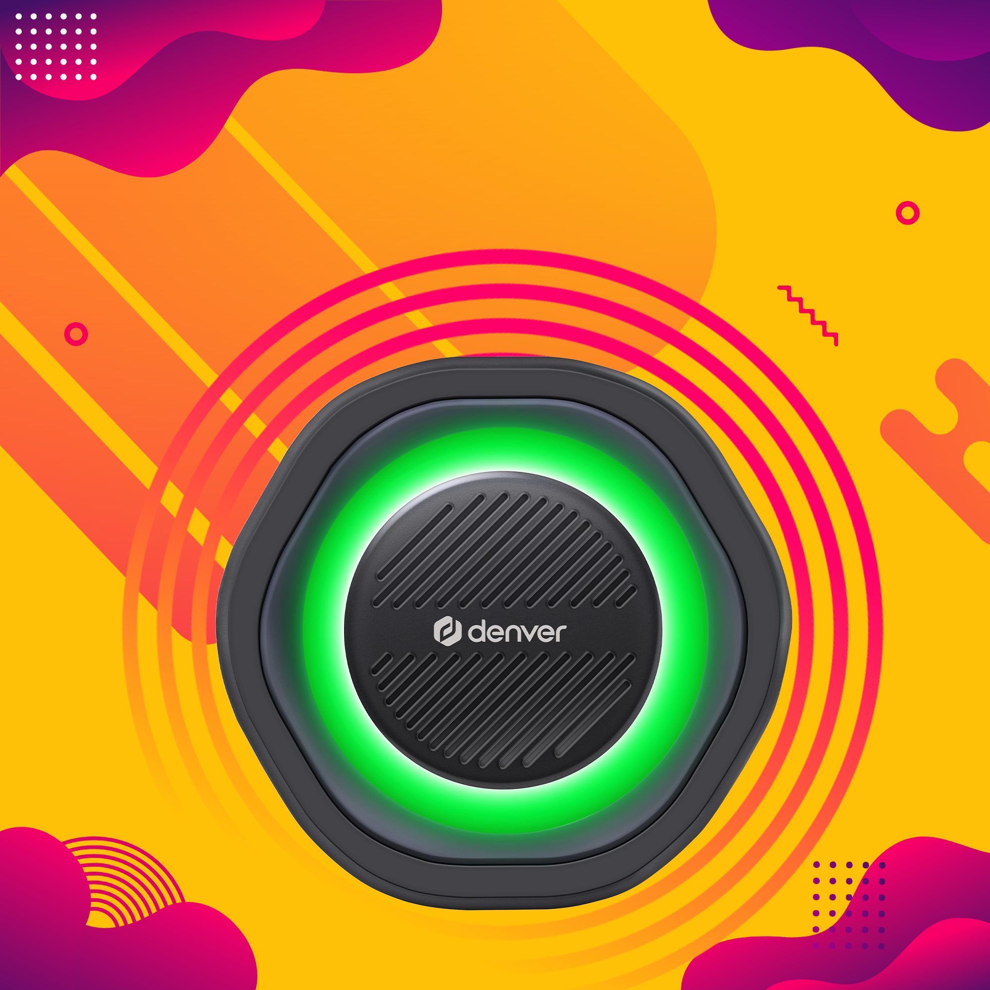 Fioletowe etui na tablet wykonane z twardego plastiku i mikrofibry. Tło jest białe.