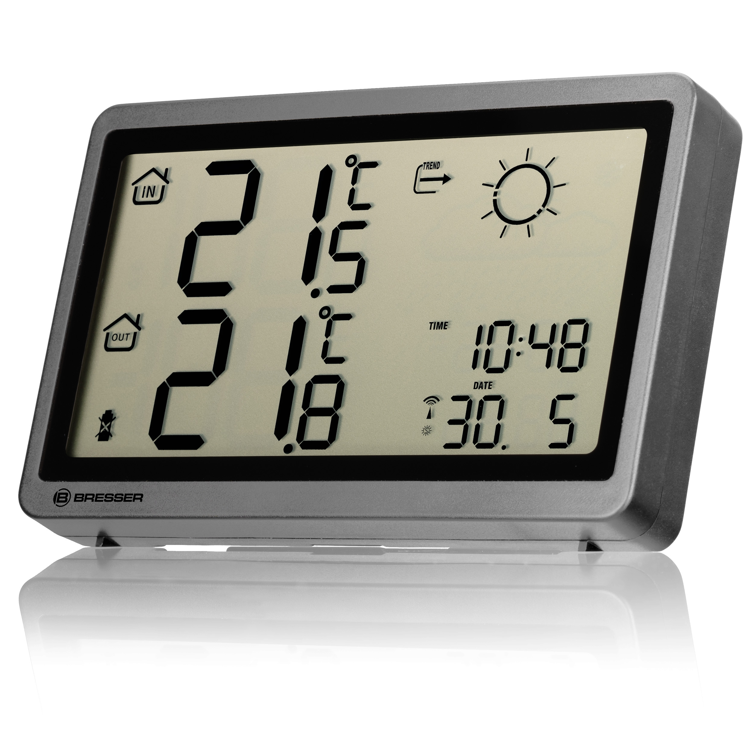 Una estación meteorológica digital gris que muestra temperaturas interiores y exteriores y la hora.