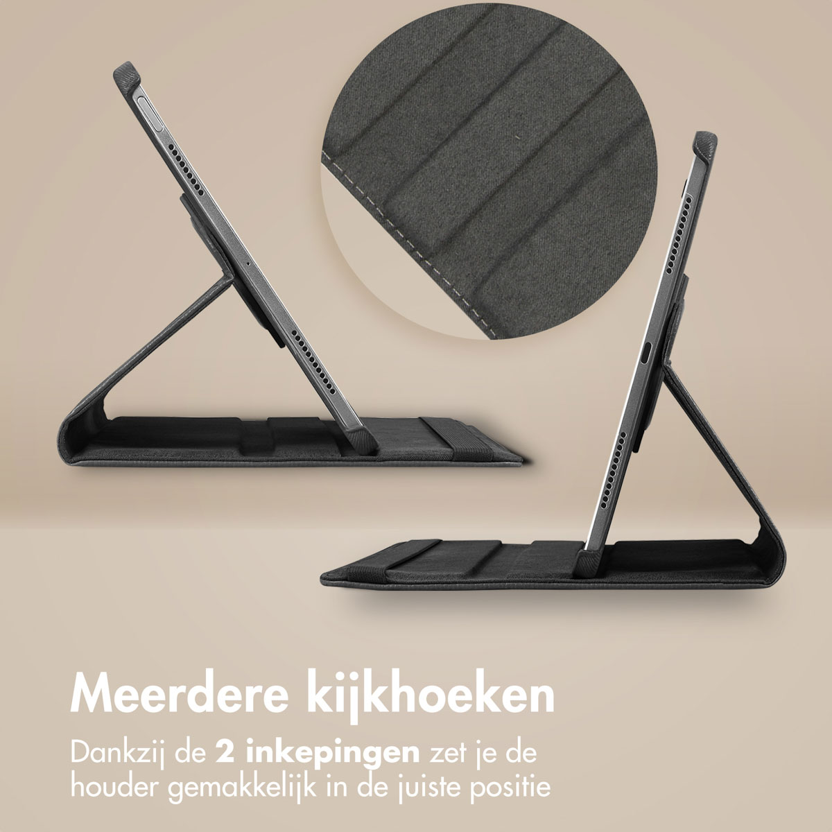 Zwarte tablethoes met een standaard. De hoes staat rechtop. Tekst zichtbaar.