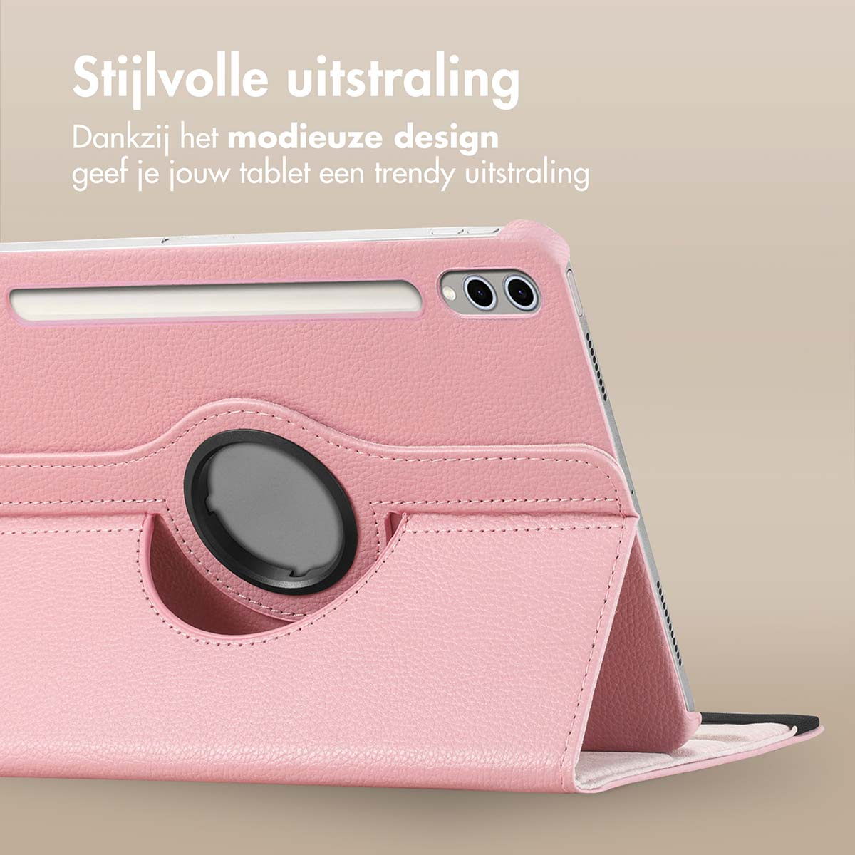 Roze tablethoes met een roterende standaard. De tablet zit in de hoes, met de camera zichtbaar.