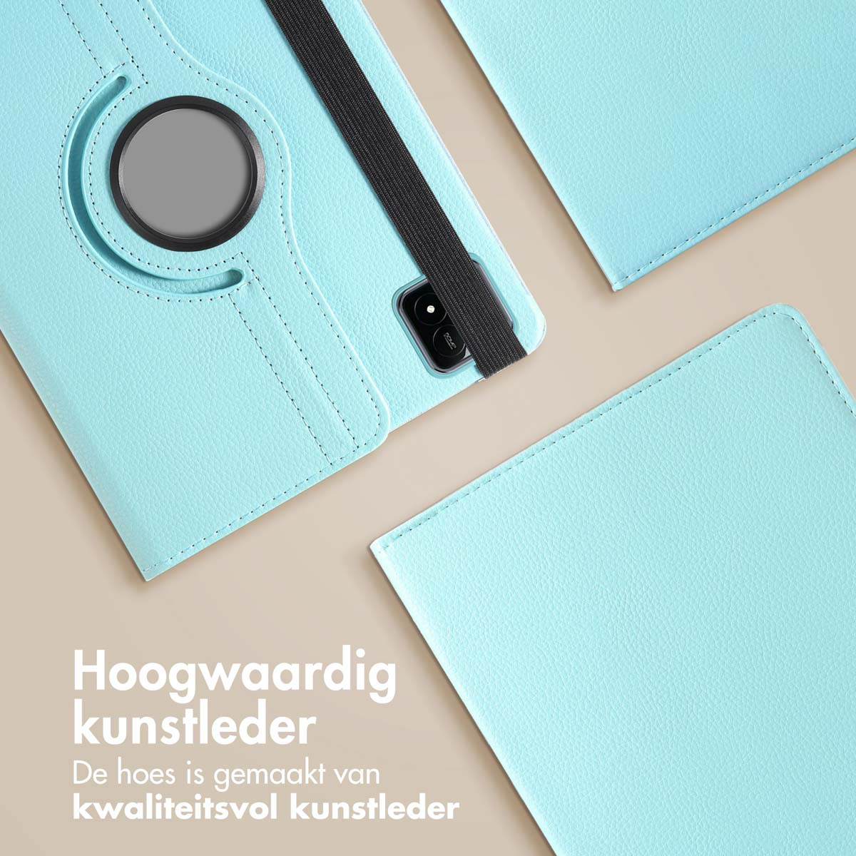 Lichtblauwe tablethoes, met een zwarte camera. Beige achtergrond.