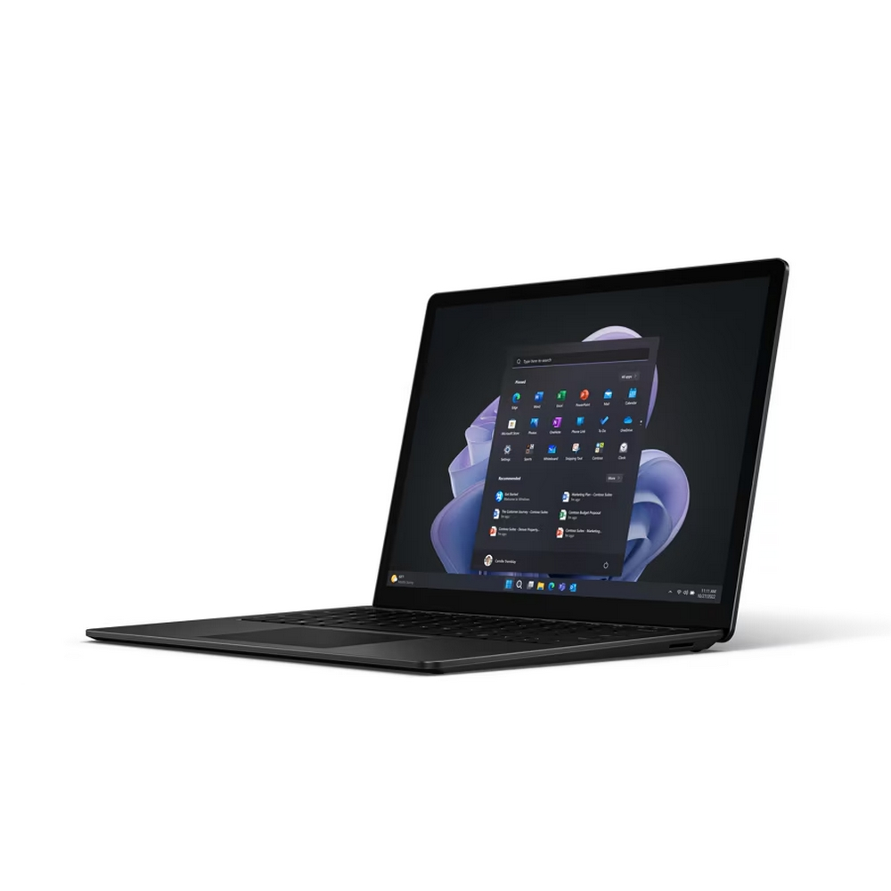 Laptop nero su sfondo bianco, con interfaccia Windows 11 sullo schermo.