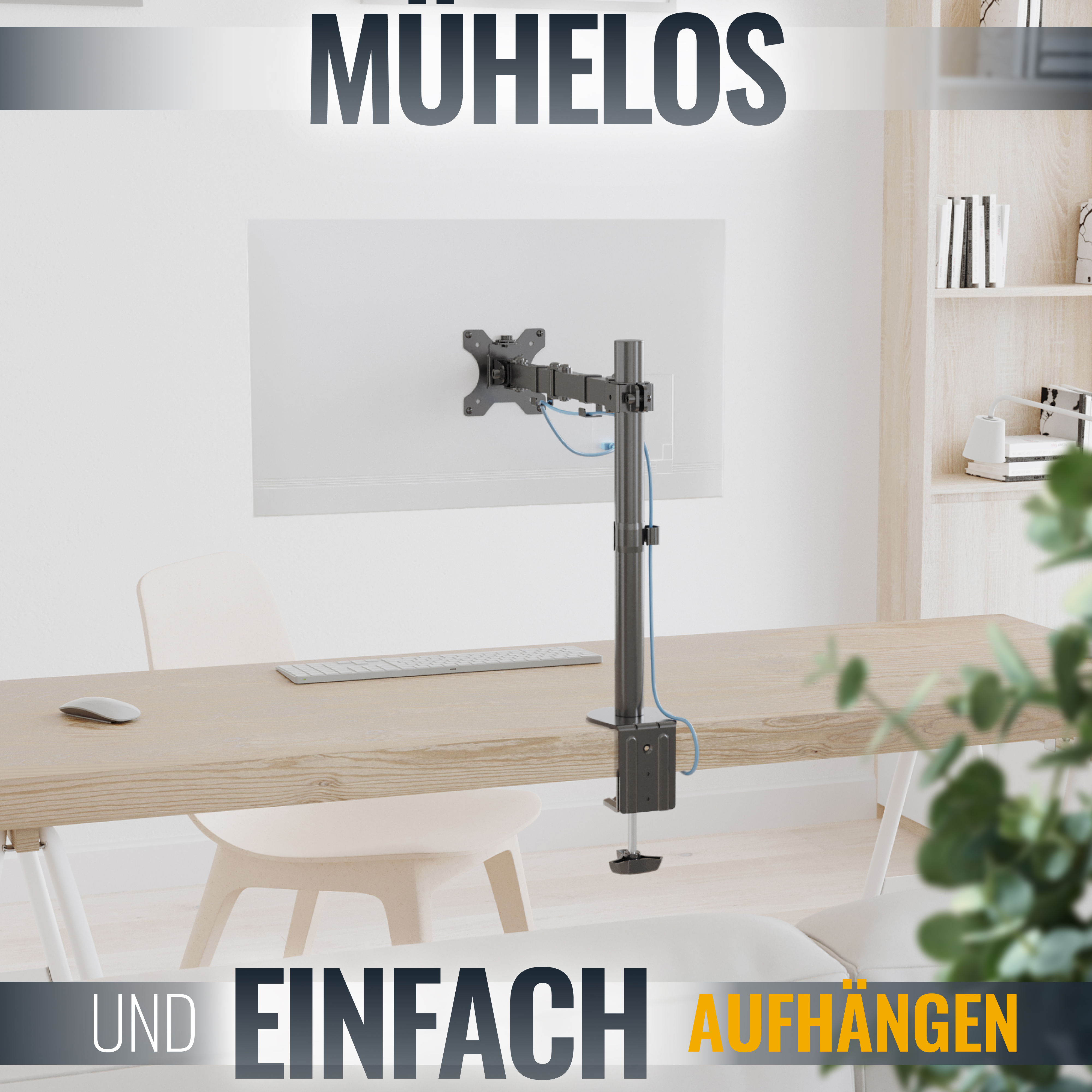 Ein Monitorarm-Setup auf einem Schreibtisch. Der Bildschirm ist montiert, mit Maus und Pflanze im Bild.