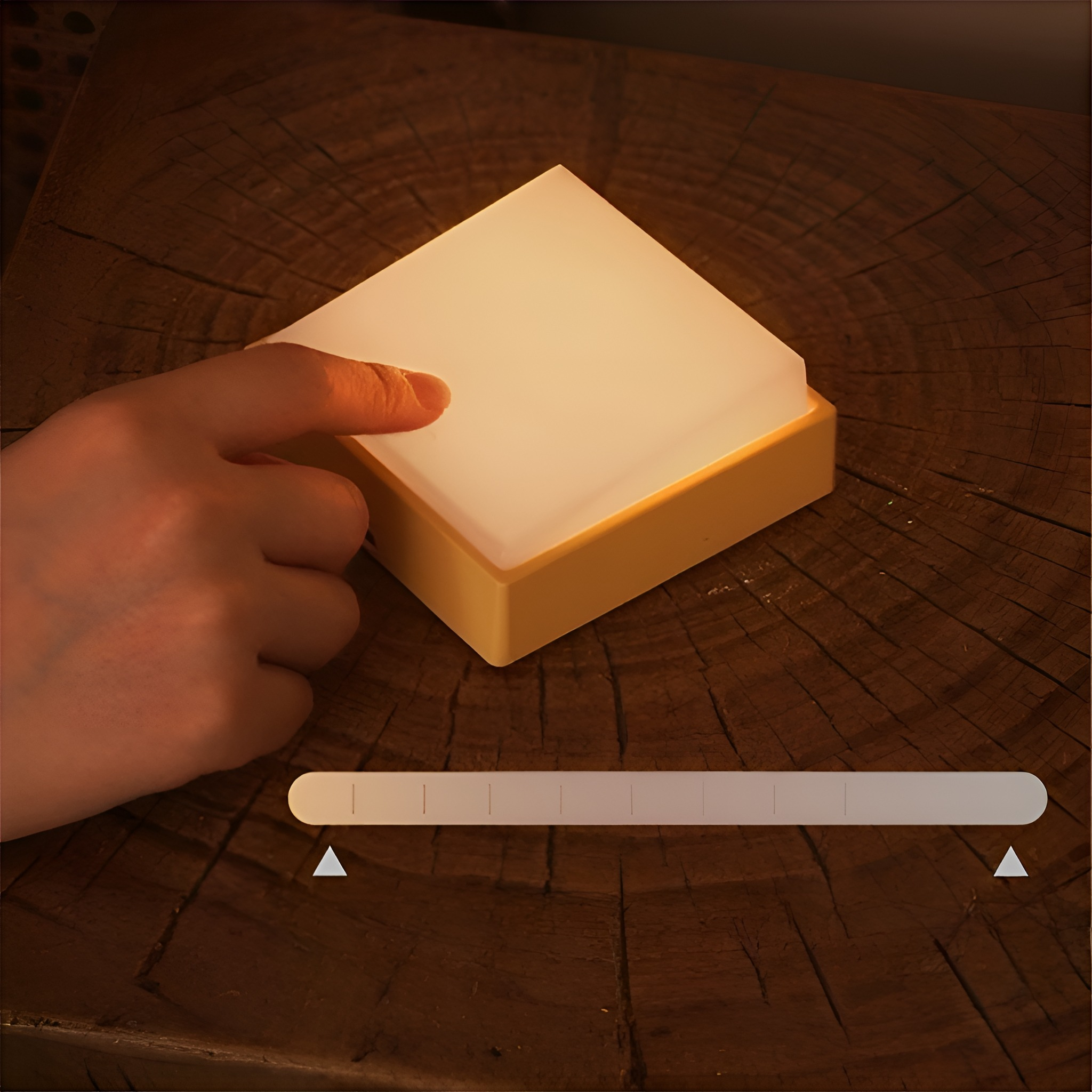 Quadratisches, beleuchtetes Licht. Eine Hand berührt es und eine Helligkeitsskala ist vorhanden.