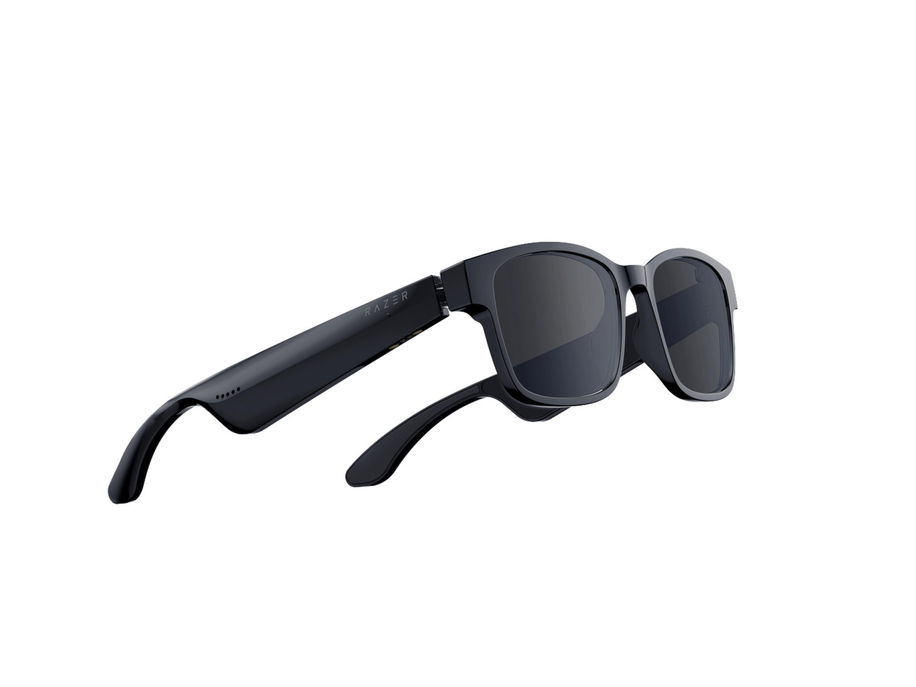Occhiali da sole intelligenti neri con marchio Razer.