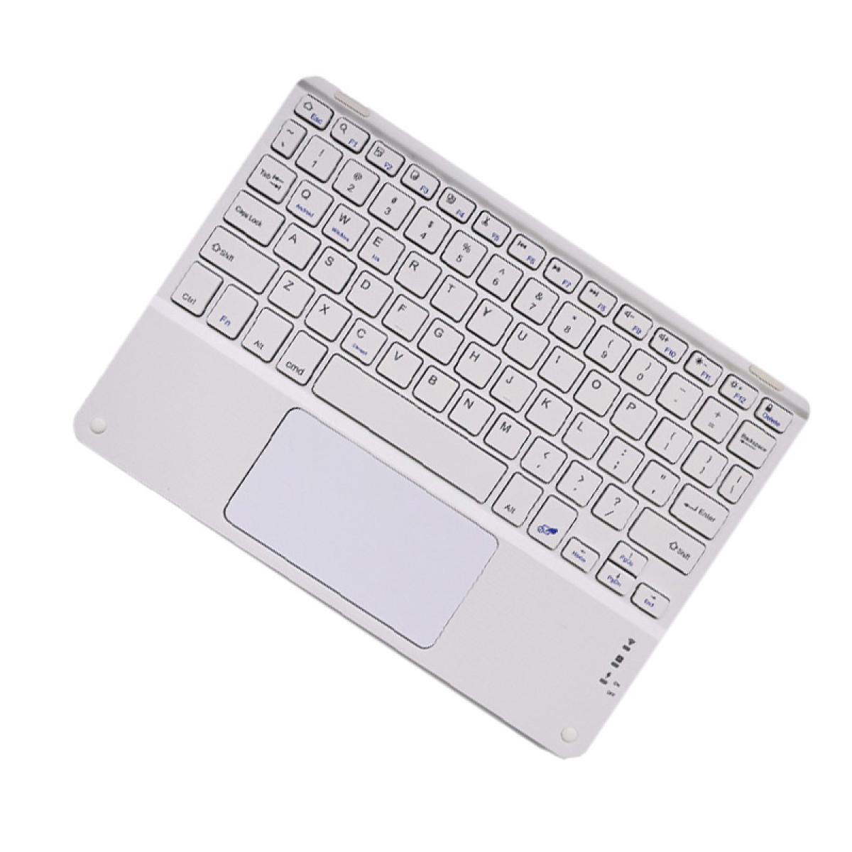 Una tastiera bianca e argento con un touchpad, isolata su bianco. I tasti sono visibili e il layout è chiaro.