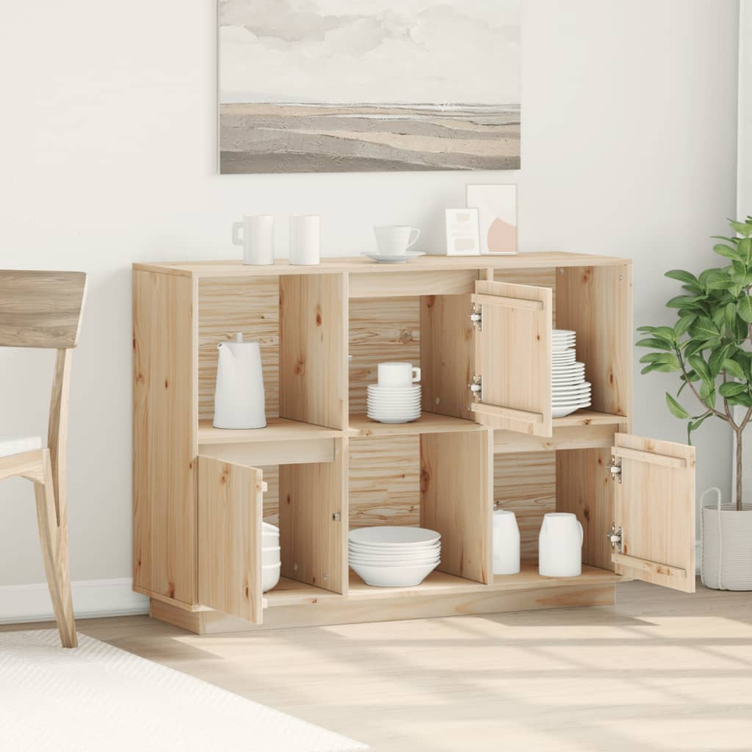 Holzschrank mit offenen Türen, mit Geschirr und Dekoration.