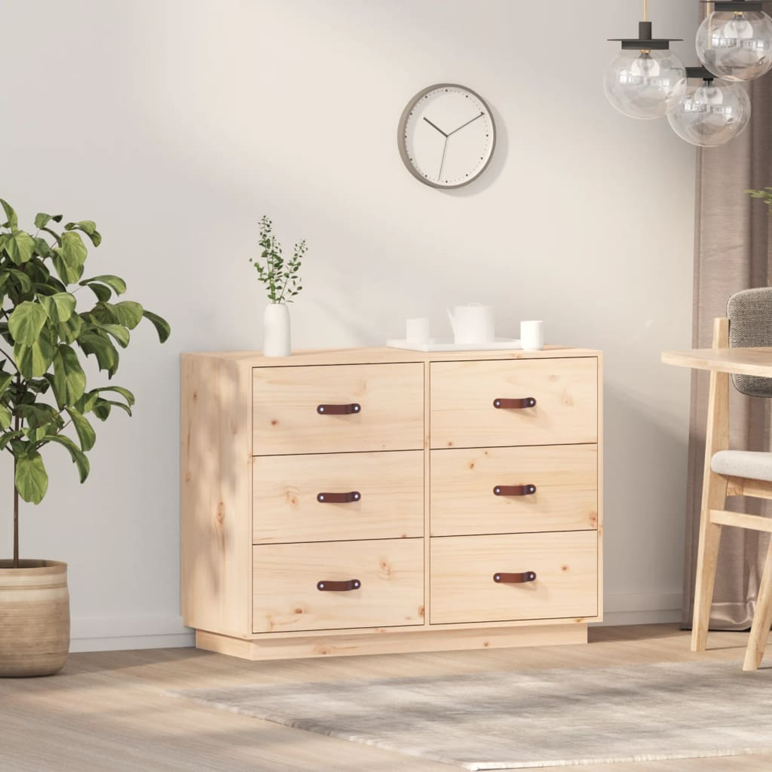 Holzkommode mit sechs Schubladen, Griffen und eine Pflanze im Topf.