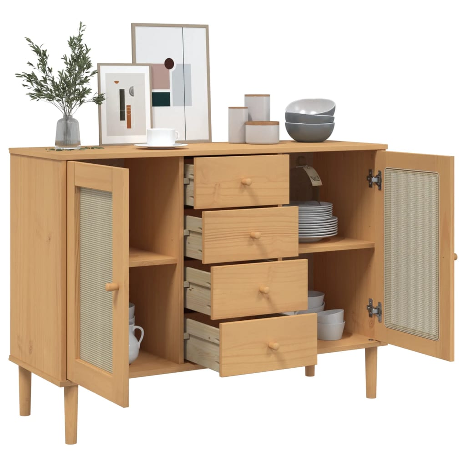 Holzsideboard mit Schubladen und Glastüren, das Geschirr, Dekor und Pflanzen zeigt.