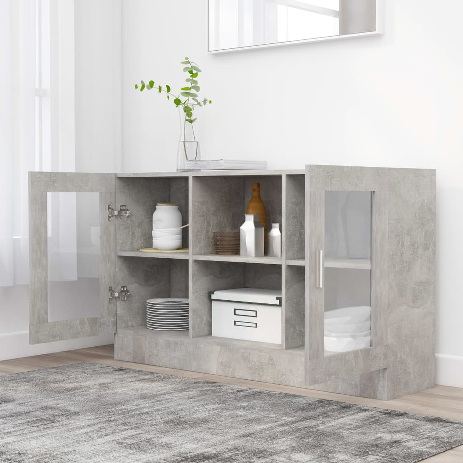 Ein grauer Schrank mit offenen Türen, mit Gegenständen auf den Regalen und einem Teppich.