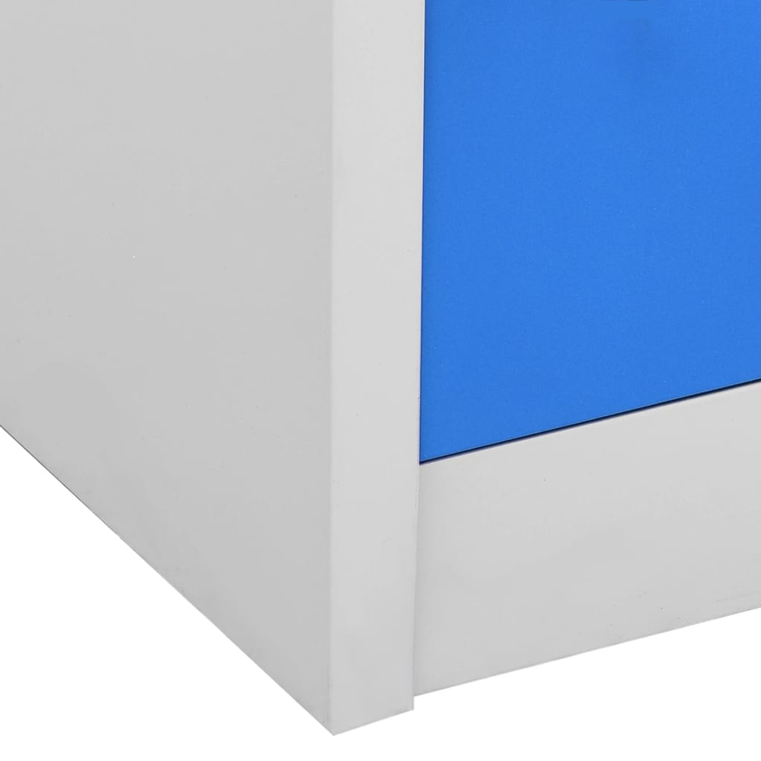 Weiße Ecke, blaue Platte. Nahaufnahme einer weißen und blauen Schrankecke.