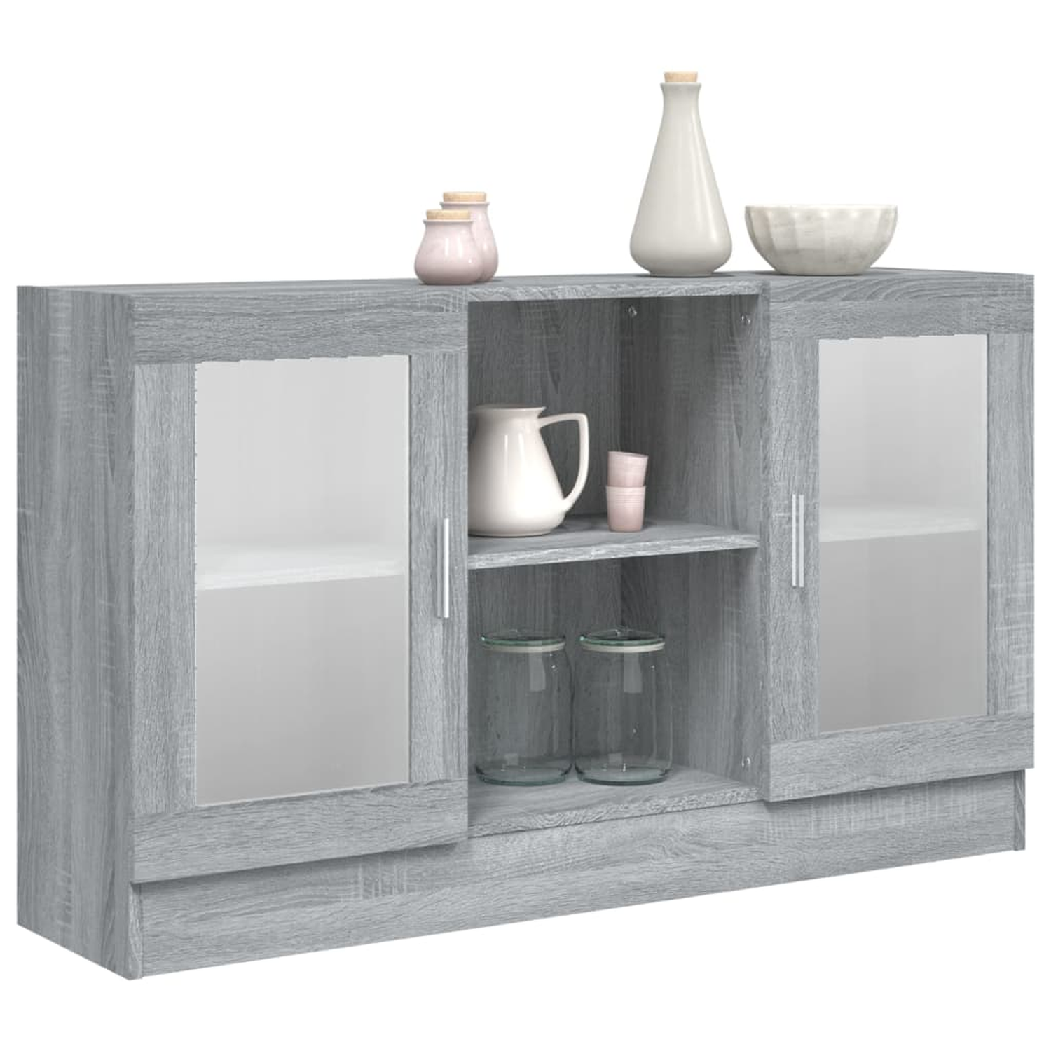Ein grauer Schrank mit Glastüren und Regalen. Es gibt Objekte auf den Regalen. Weißer Hintergrund.