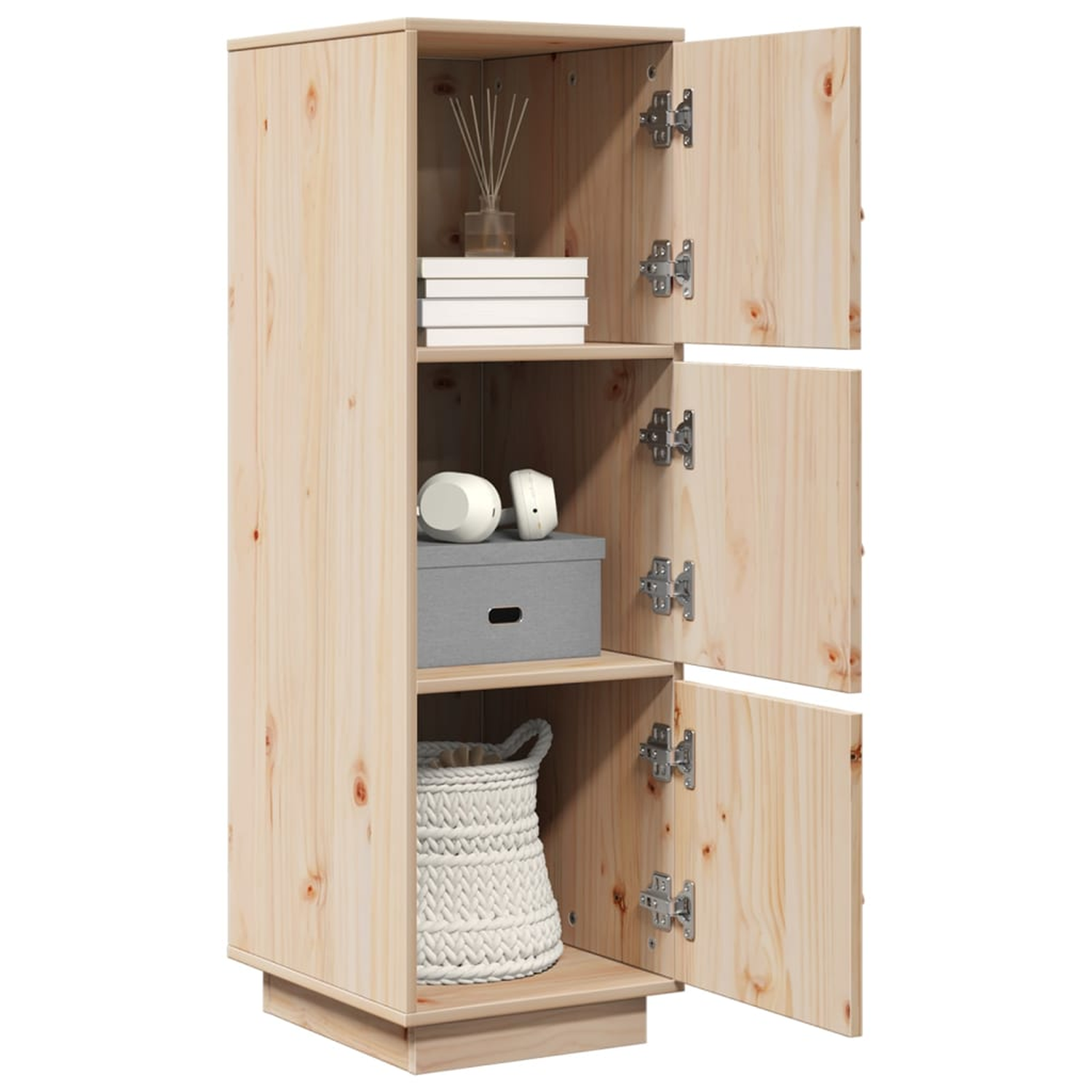Holzschrank mit offenen Türen, zeigt Gegenstände auf Regalen.