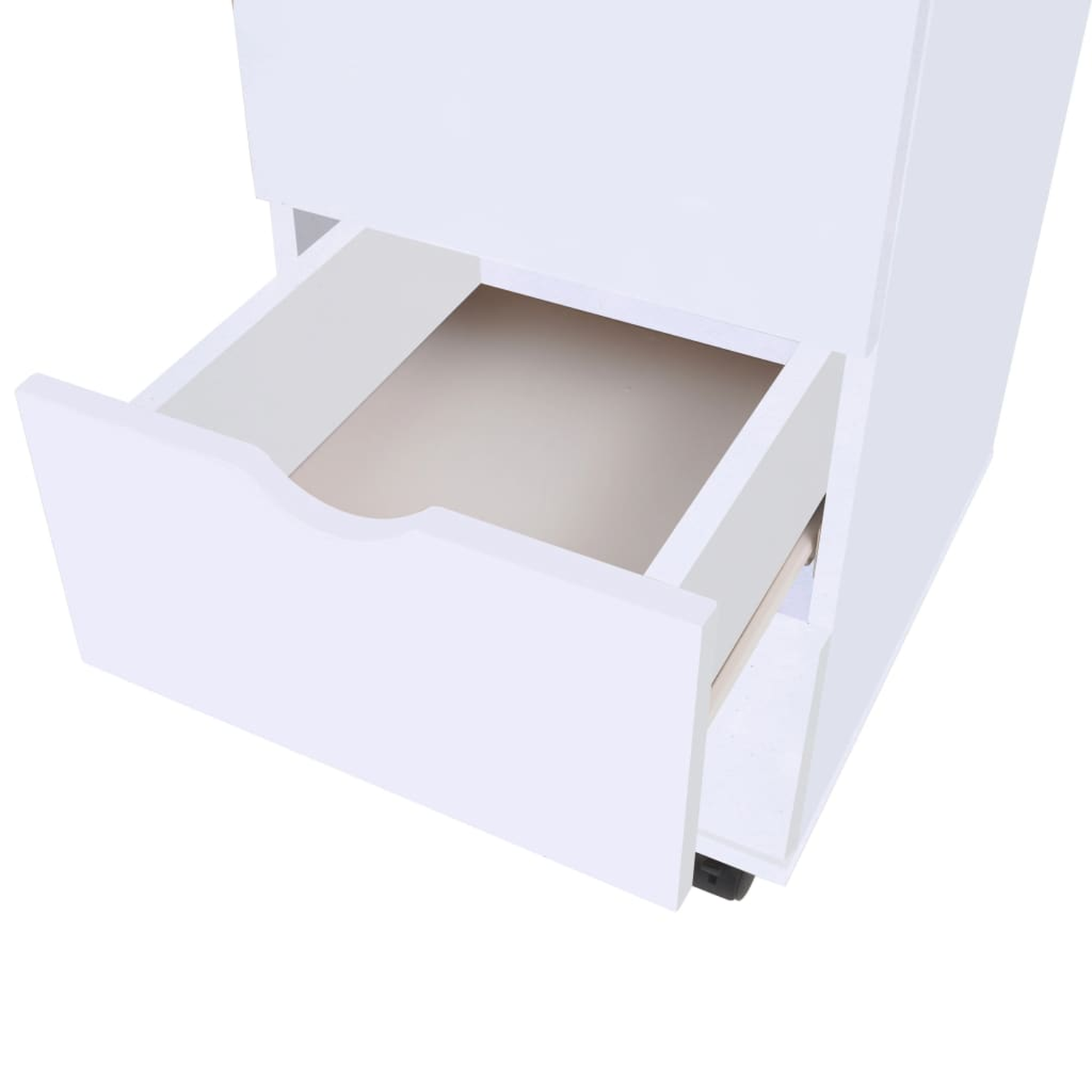 Ein weißer Schrank mit teilweise geöffneter Schublade, die das leere Innere zeigt.