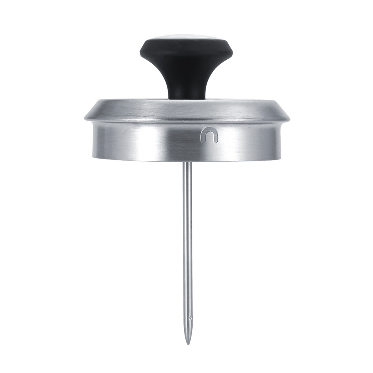 Silberner Donut-Maker mit schwarzem Griff und spitzer Nadel.