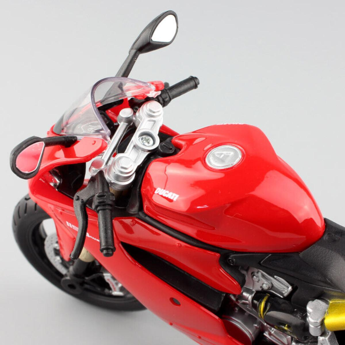 Rotes Ducati Motorradmodell. Vorderansicht, sichtbar: Verkleidung, Spiegel und Lenker.