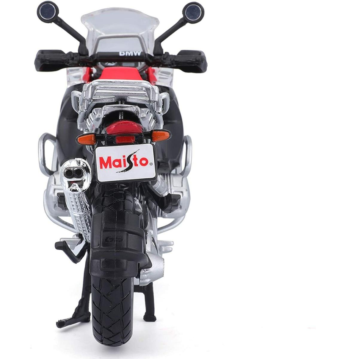 Rückansicht eines kleinen BMW Motorrad Spielzeugs. Das Motorrad ist rot und silber.