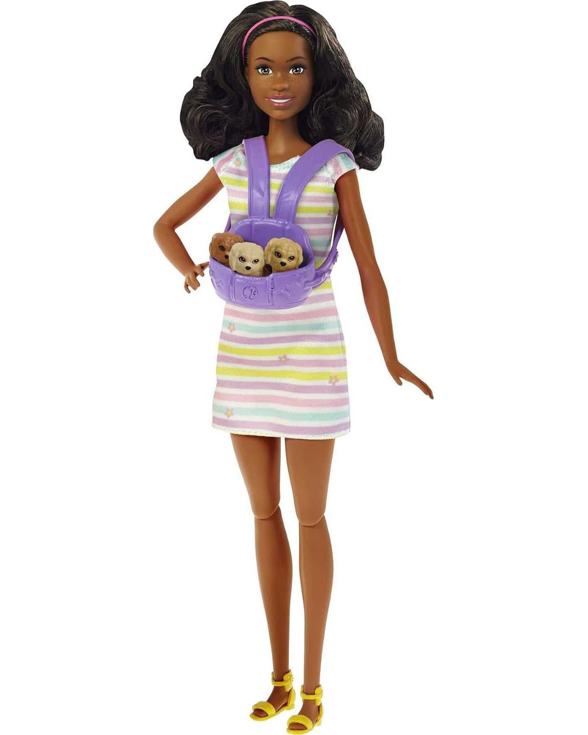 Lalka Barbie ze szczeniętami w nosidełku. Ma na sobie sukienkę, niesie lawendowe nosidełko.