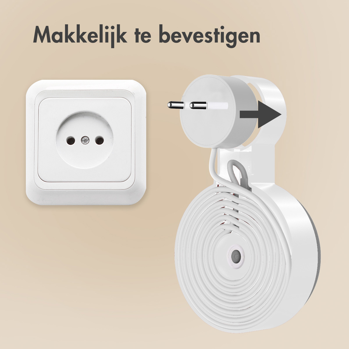 Een wit stopcontact met een ingevoegd wit oplaadstation. Het station is aangesloten en klaar.