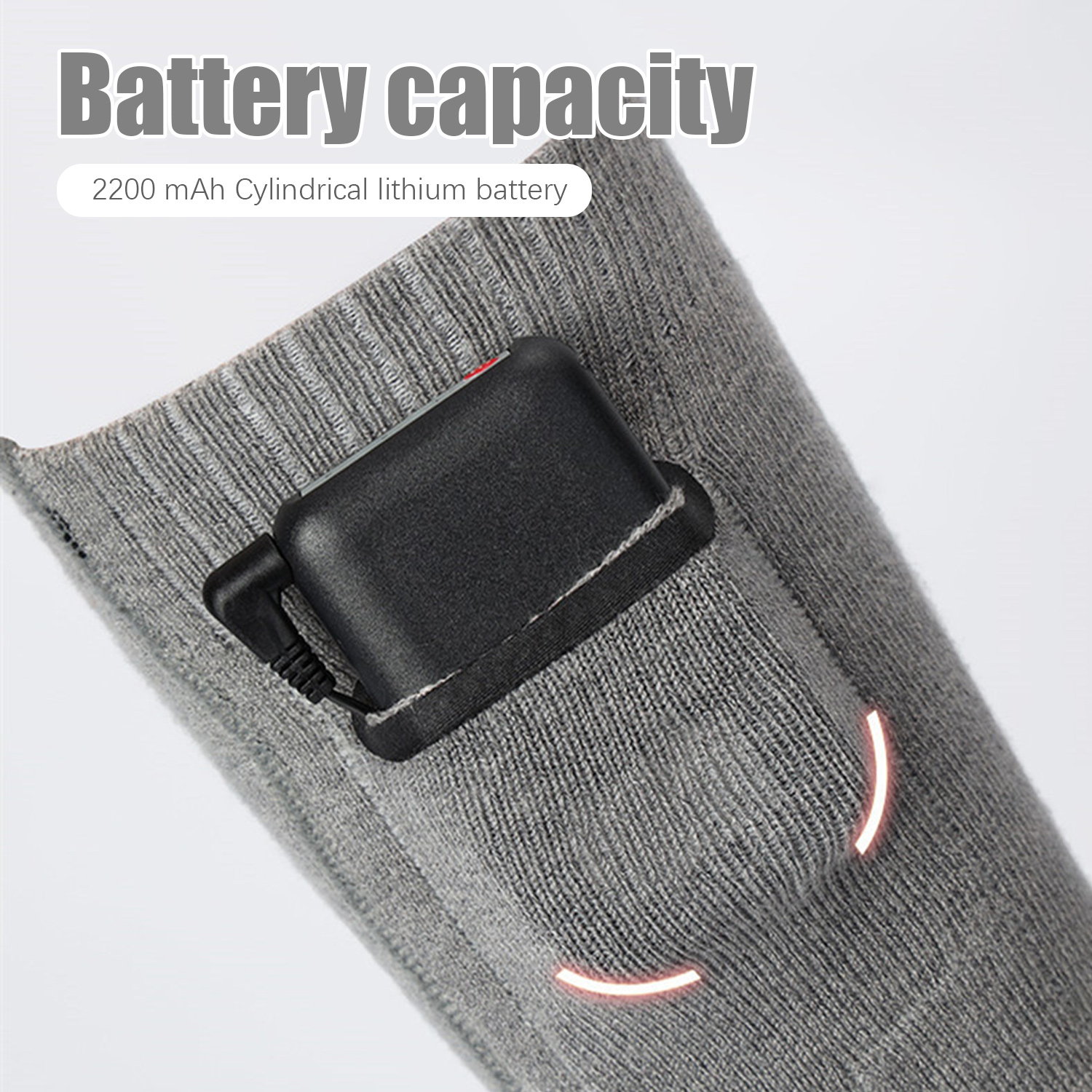 Szara skarpeta z czarnym akumulatorem. Tekst: Pojemność baterii 2200 mAh cylindryczny akumulator litowy.