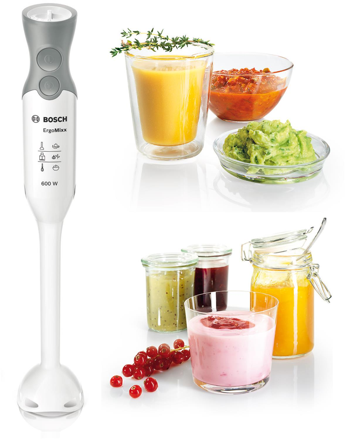 Biały blender ręczny z różnymi składnikami, w tym smoothie i dipami, na białym tle.