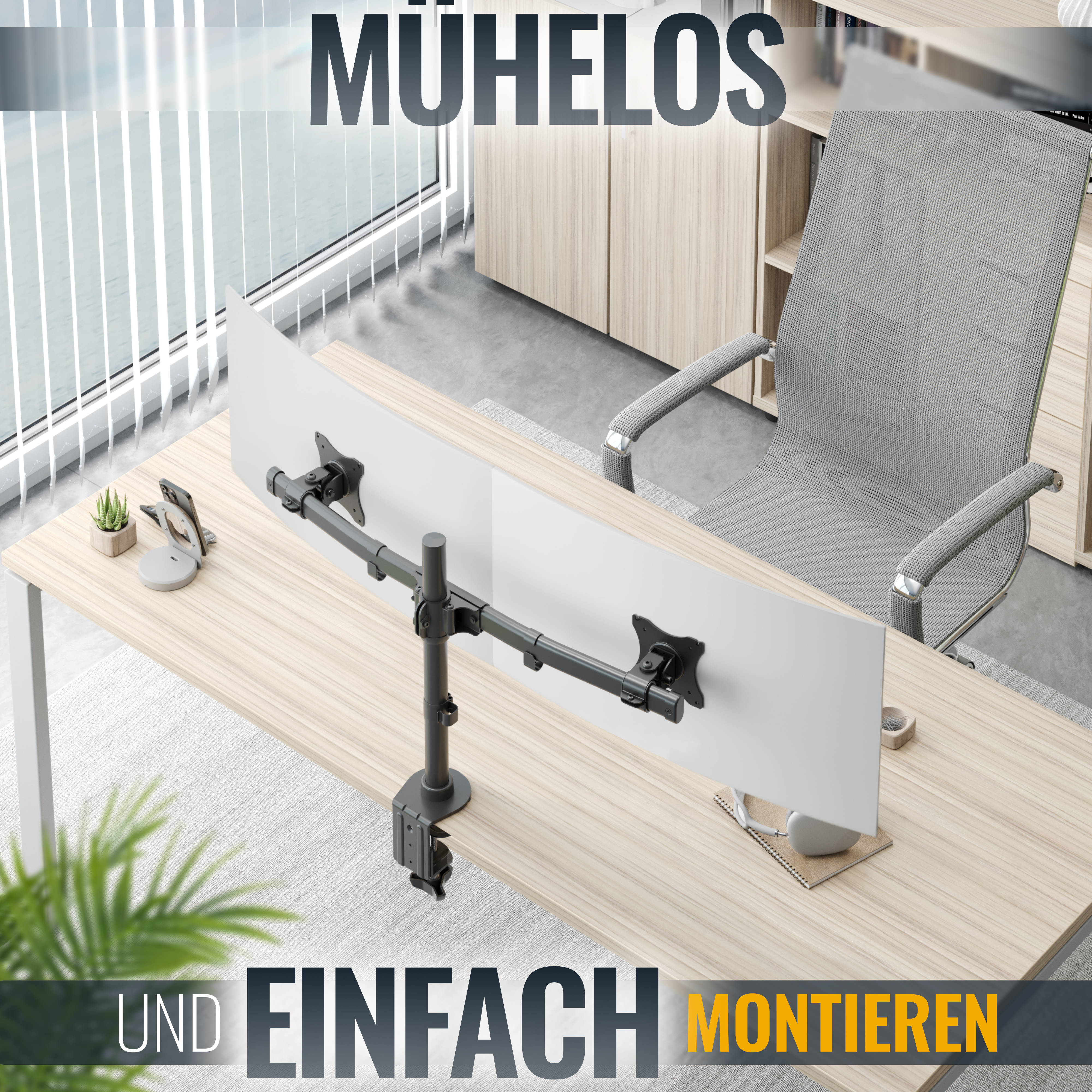 Schreibtisch mit zwei Monitoren. Eine Monitorhalterung befindet sich in der Mitte. Ein Stuhl und eine Pflanze sind im Hintergrund.