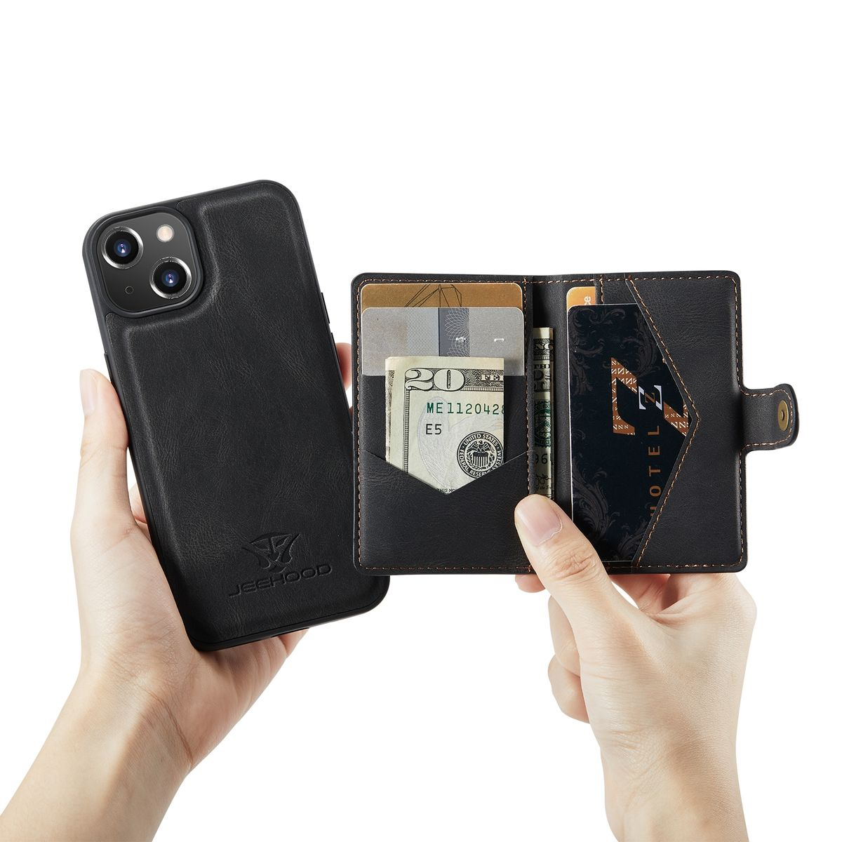 Hand hält schwarze Ledergeldbörse mit iPhone. Geldbörse hat Kartenfächer und Schnappverschluss.