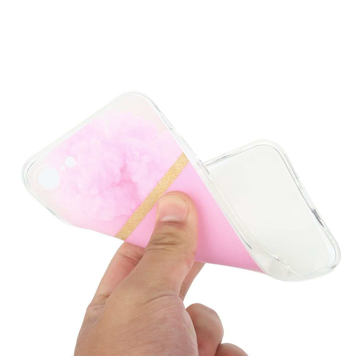 Hand hält eine transparente Handyhülle mit rosa Marmor und goldenem Streifendesign.