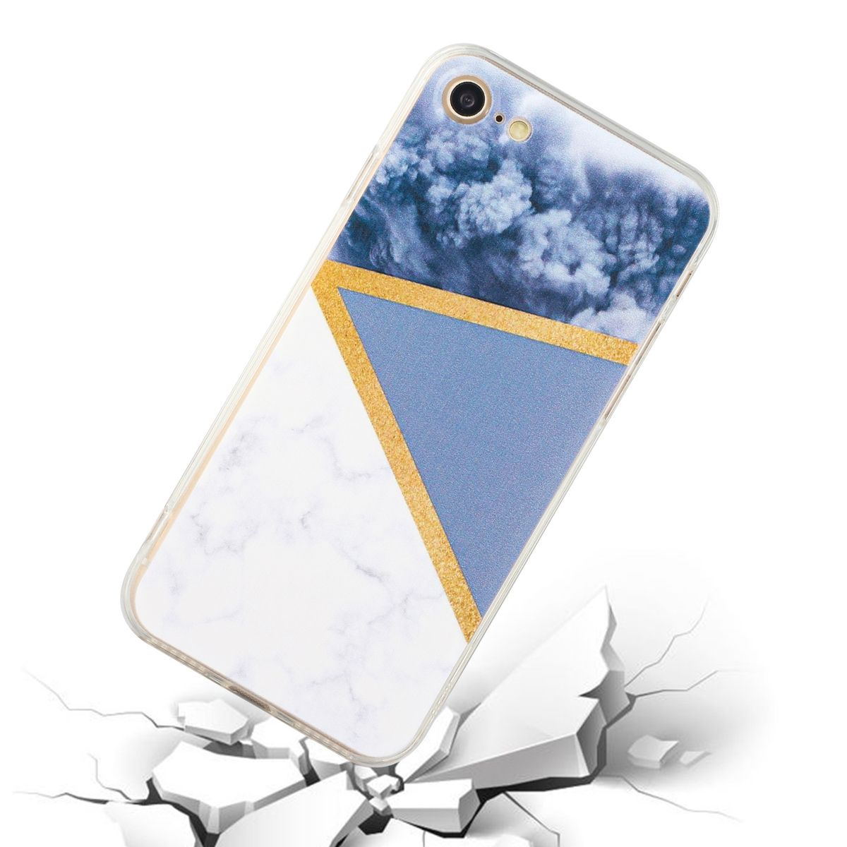 Handyhülle mit weißem Marmor und blauem Dreieck-Design. Zersplitterter Boden im Vordergrund.